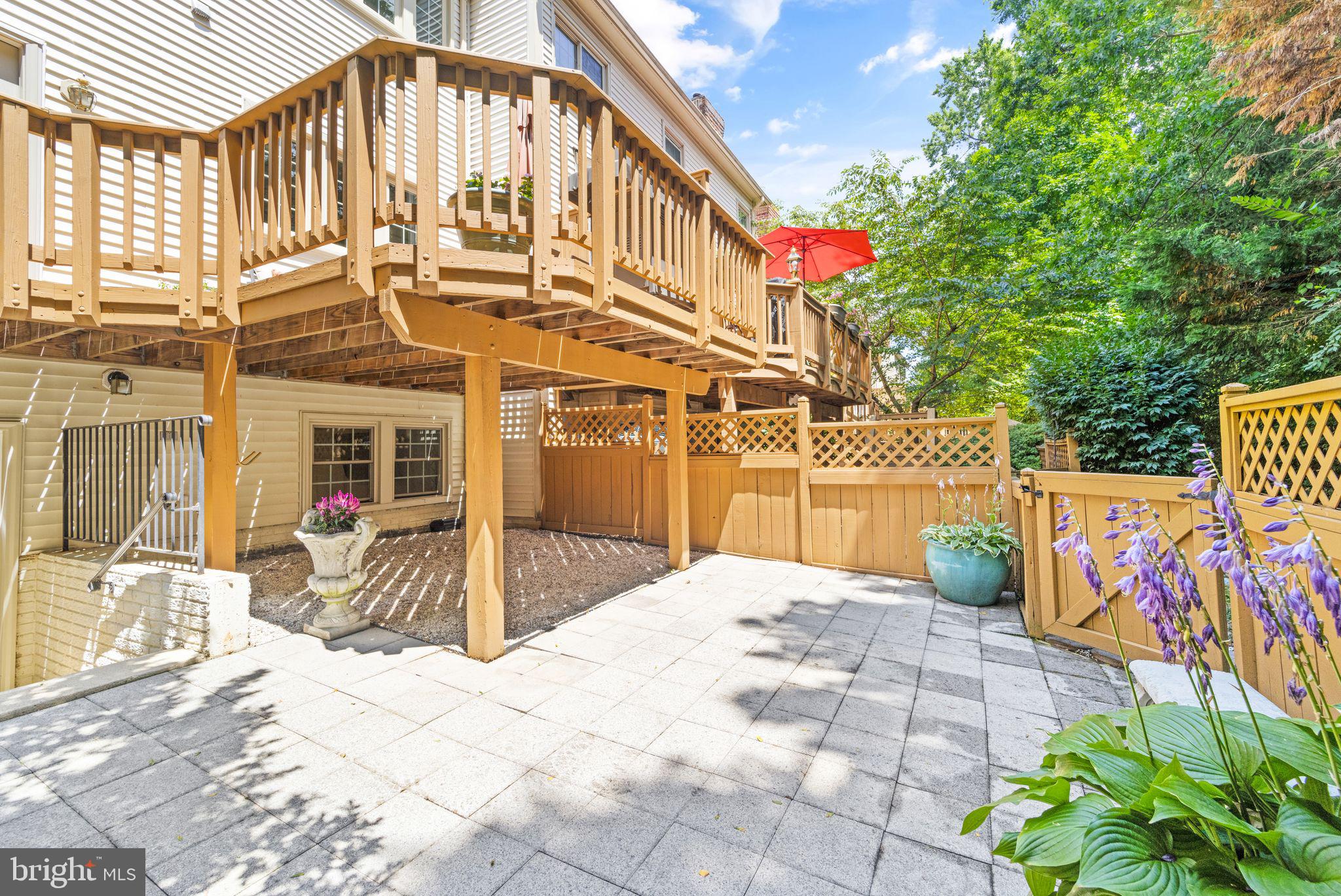 CRESTMONT TOWNHOUSES - Residential