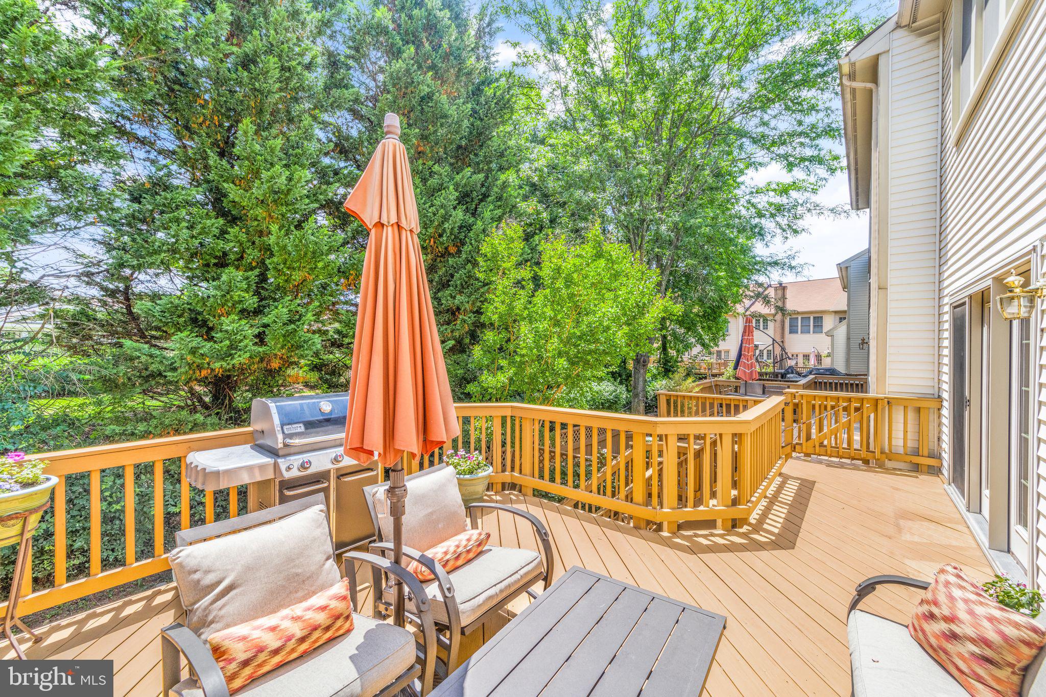 CRESTMONT TOWNHOUSES - Residential