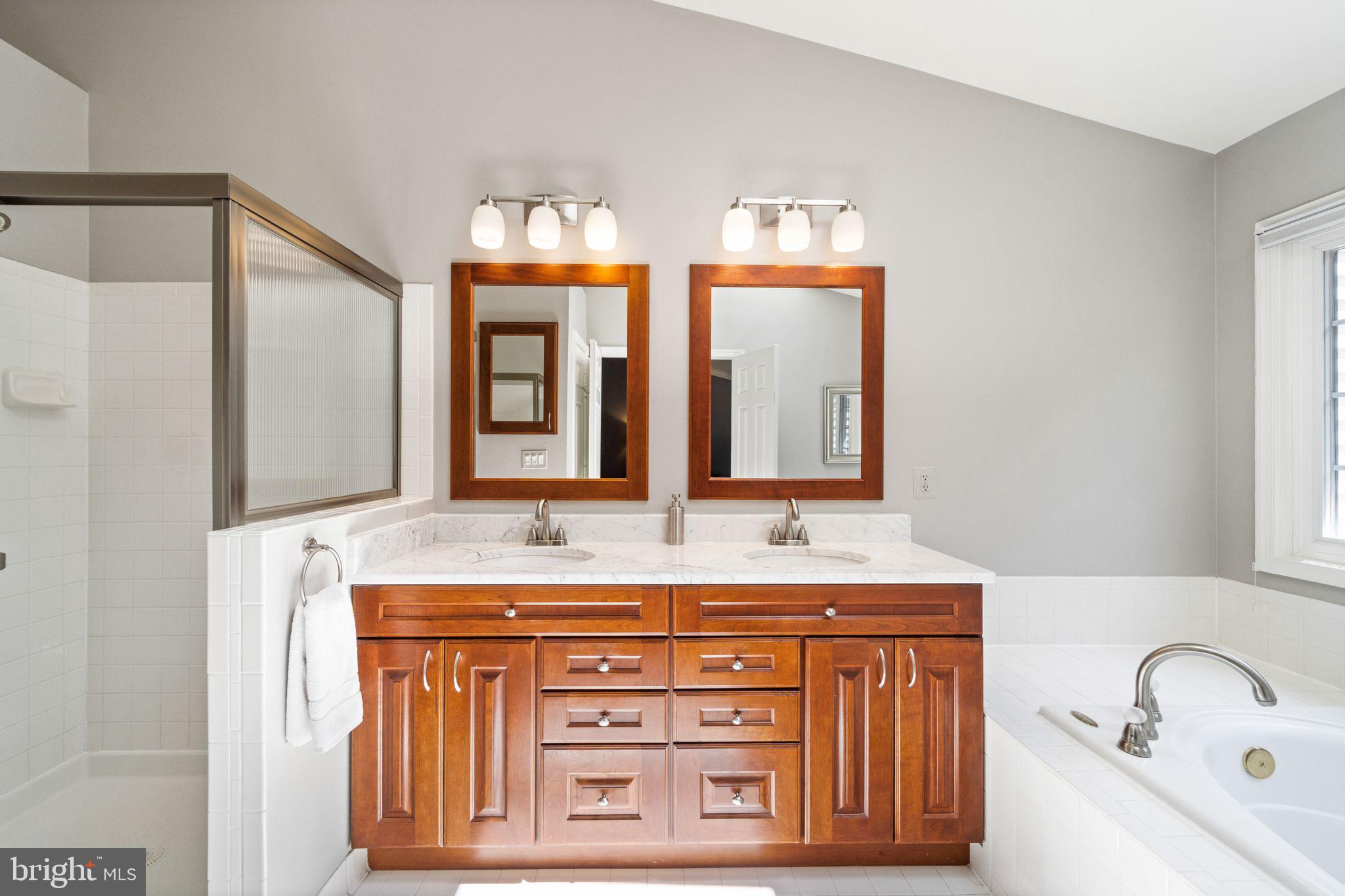 CRESTMONT TOWNHOUSES - Residential