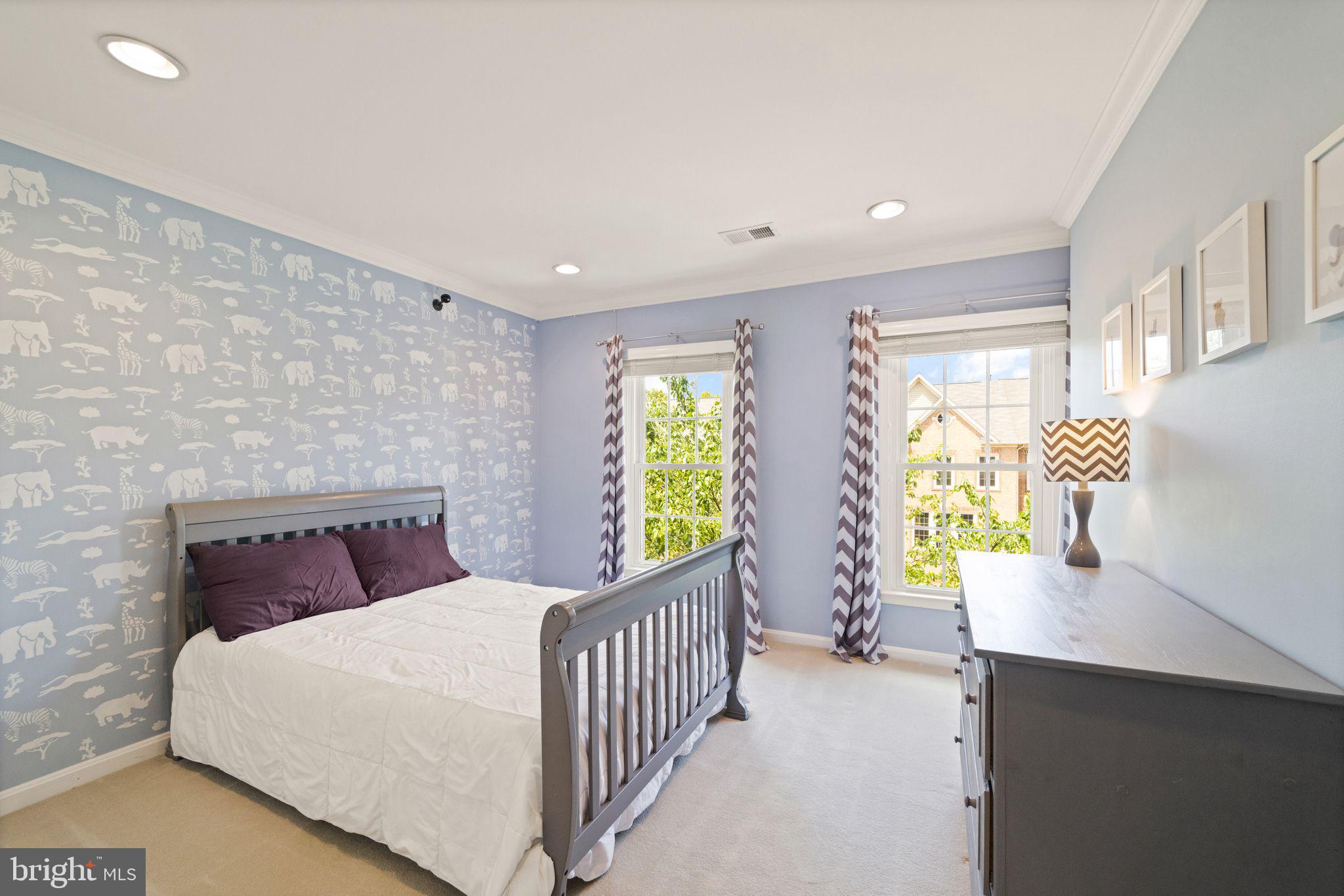 CRESTMONT TOWNHOUSES - Residential