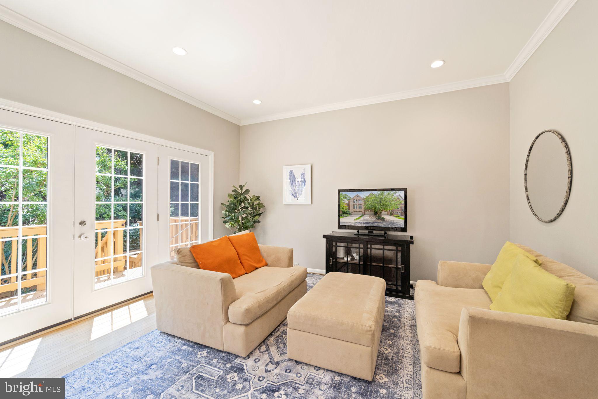 CRESTMONT TOWNHOUSES - Residential