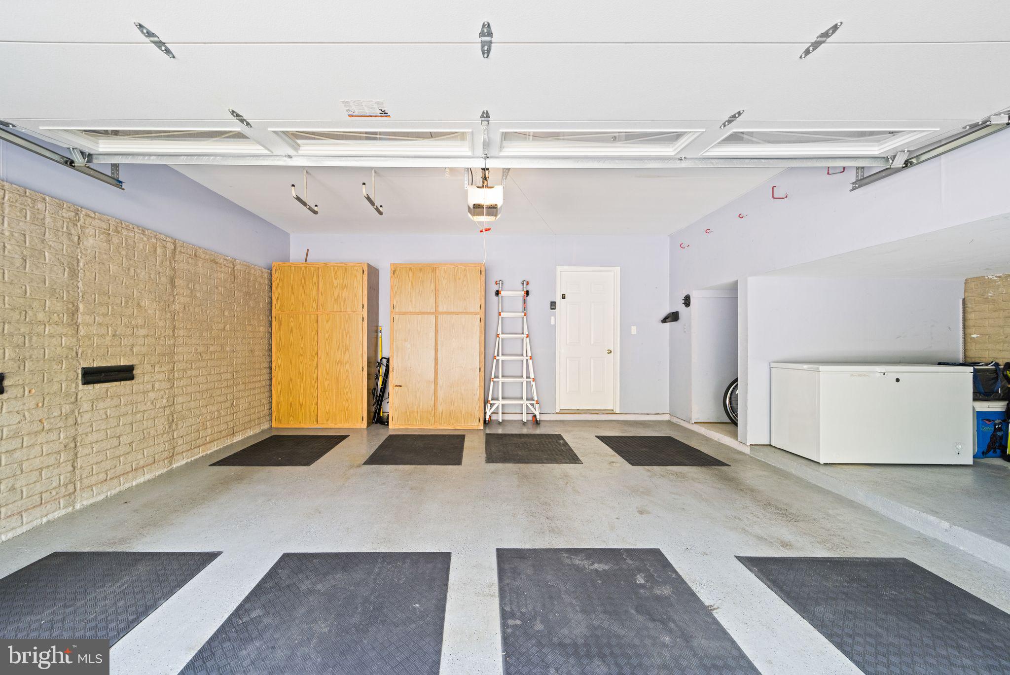 CRESTMONT TOWNHOUSES - Residential