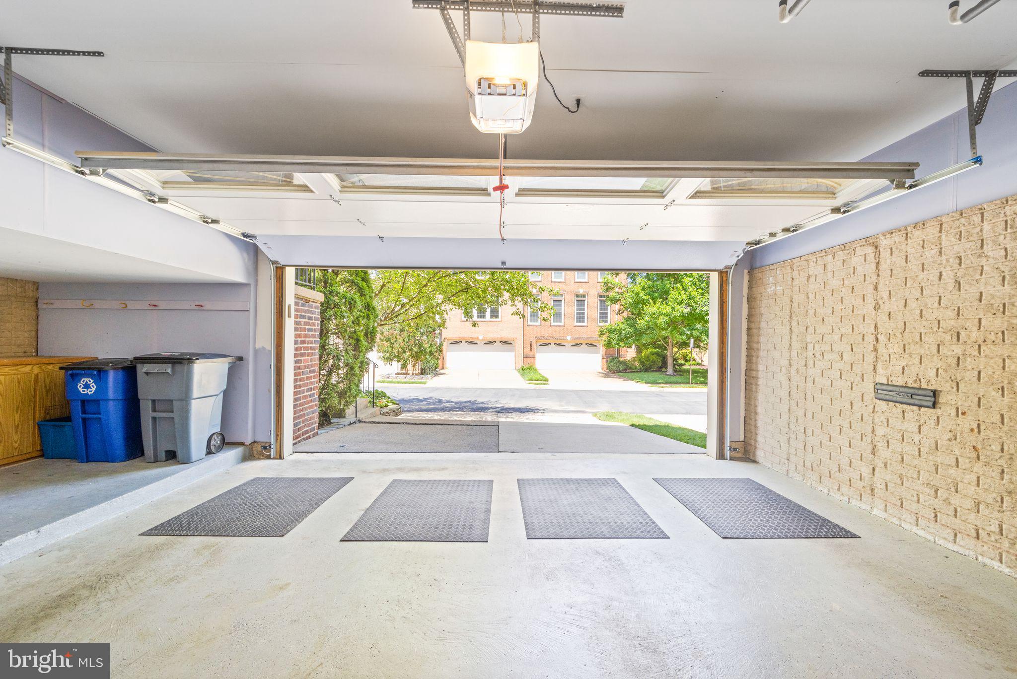 CRESTMONT TOWNHOUSES - Residential