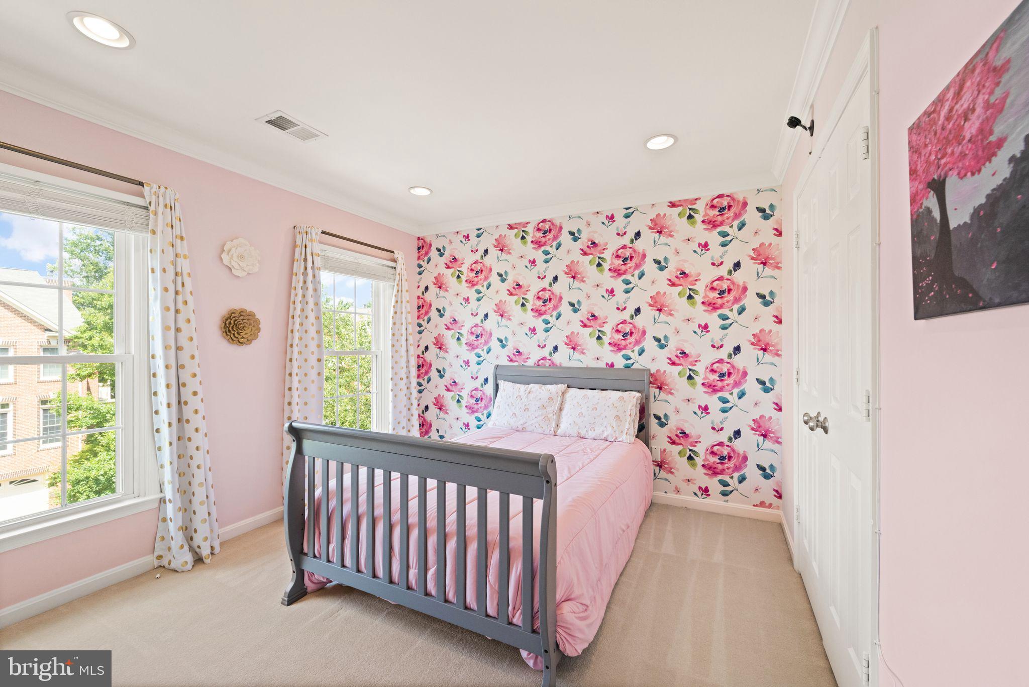 CRESTMONT TOWNHOUSES - Residential