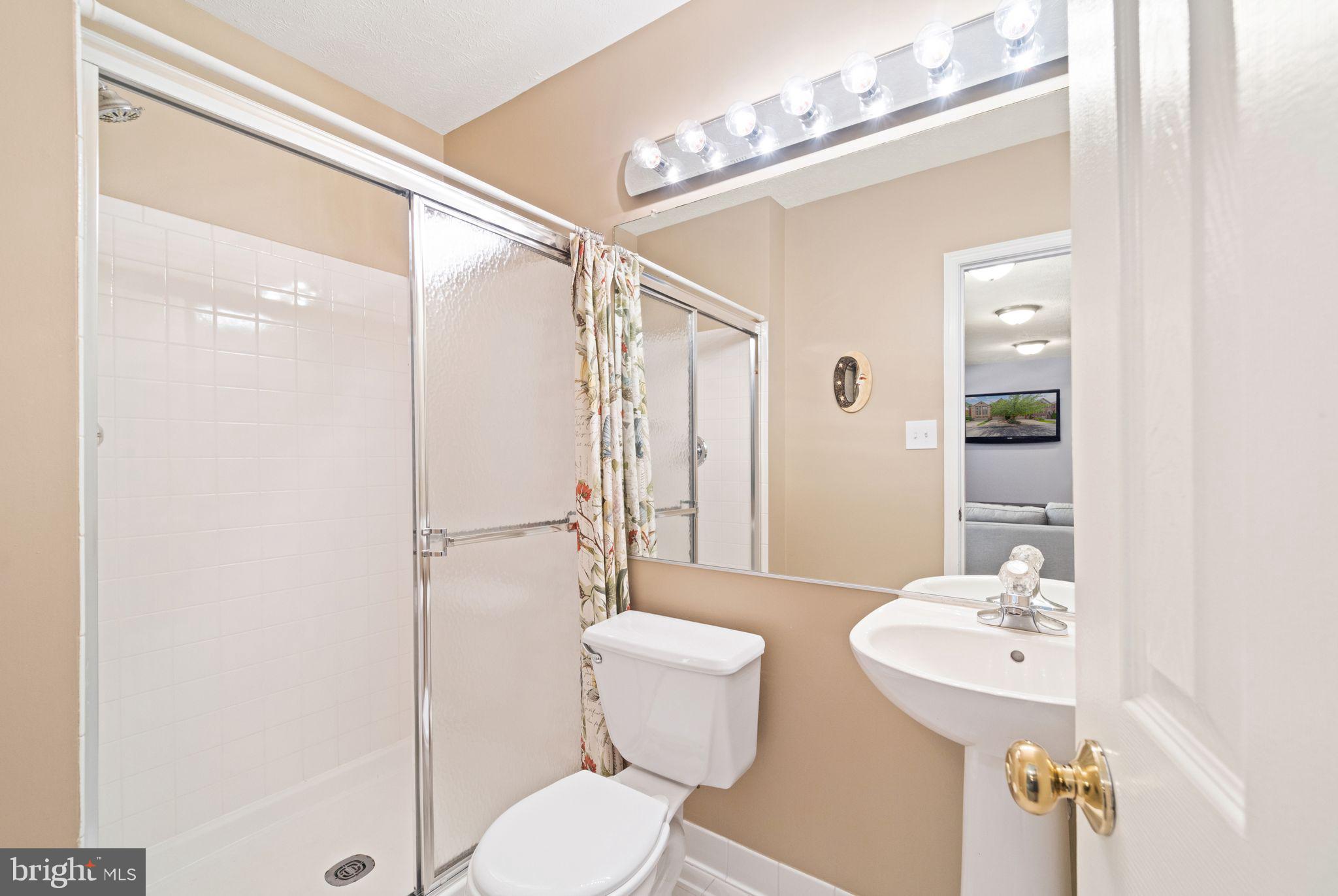 CRESTMONT TOWNHOUSES - Residential