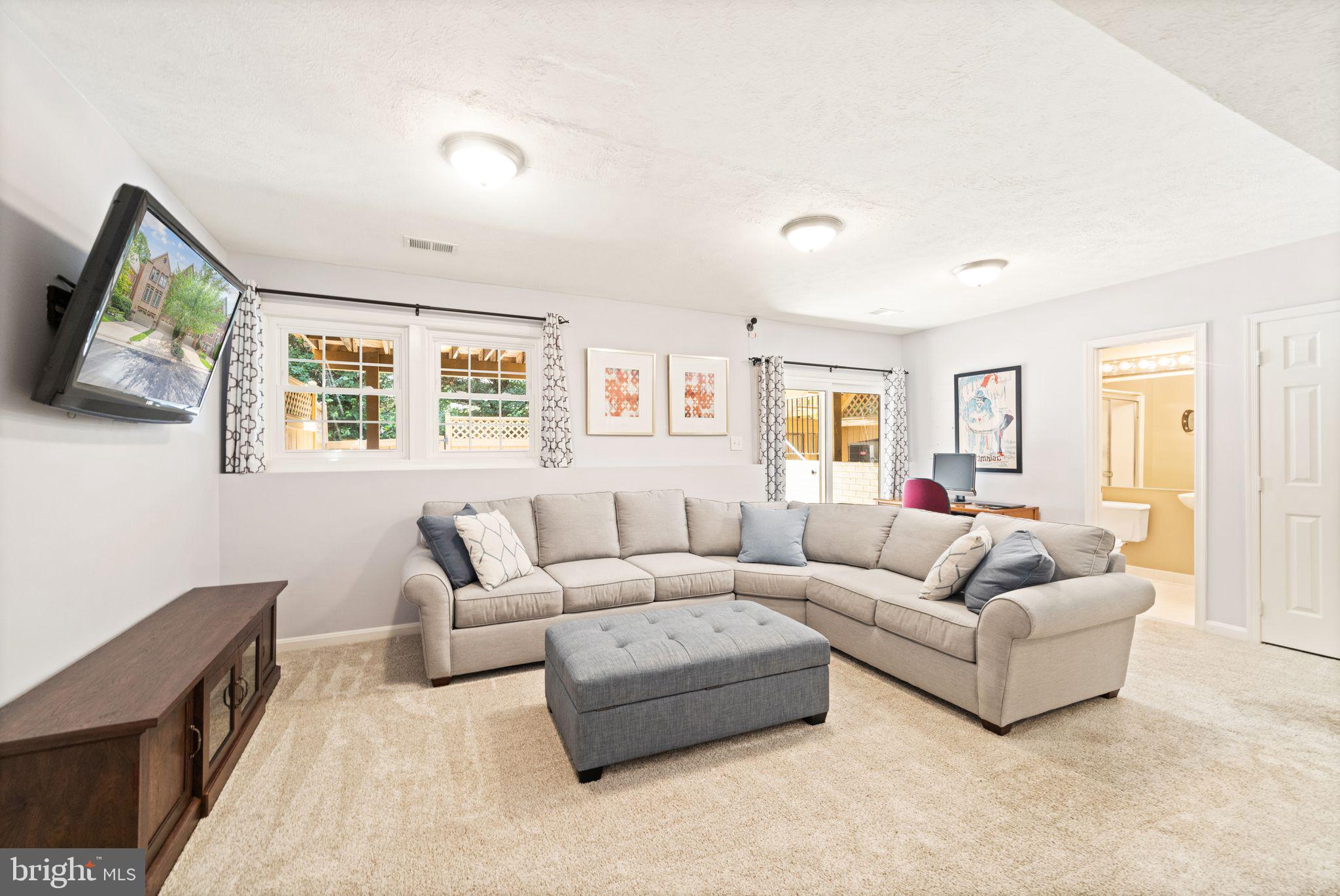 CRESTMONT TOWNHOUSES - Residential