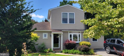 Photo of 416 Fairview Drive, HANOVER, PA 17331 (MLS # PAYK2110450)