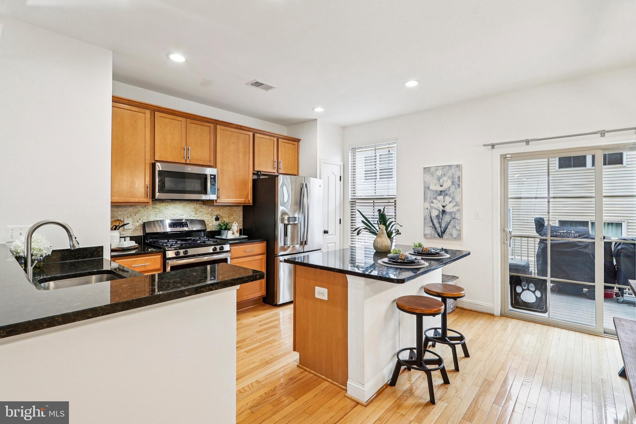 TRIANGLE HIGHLANDS CONDO - Residential