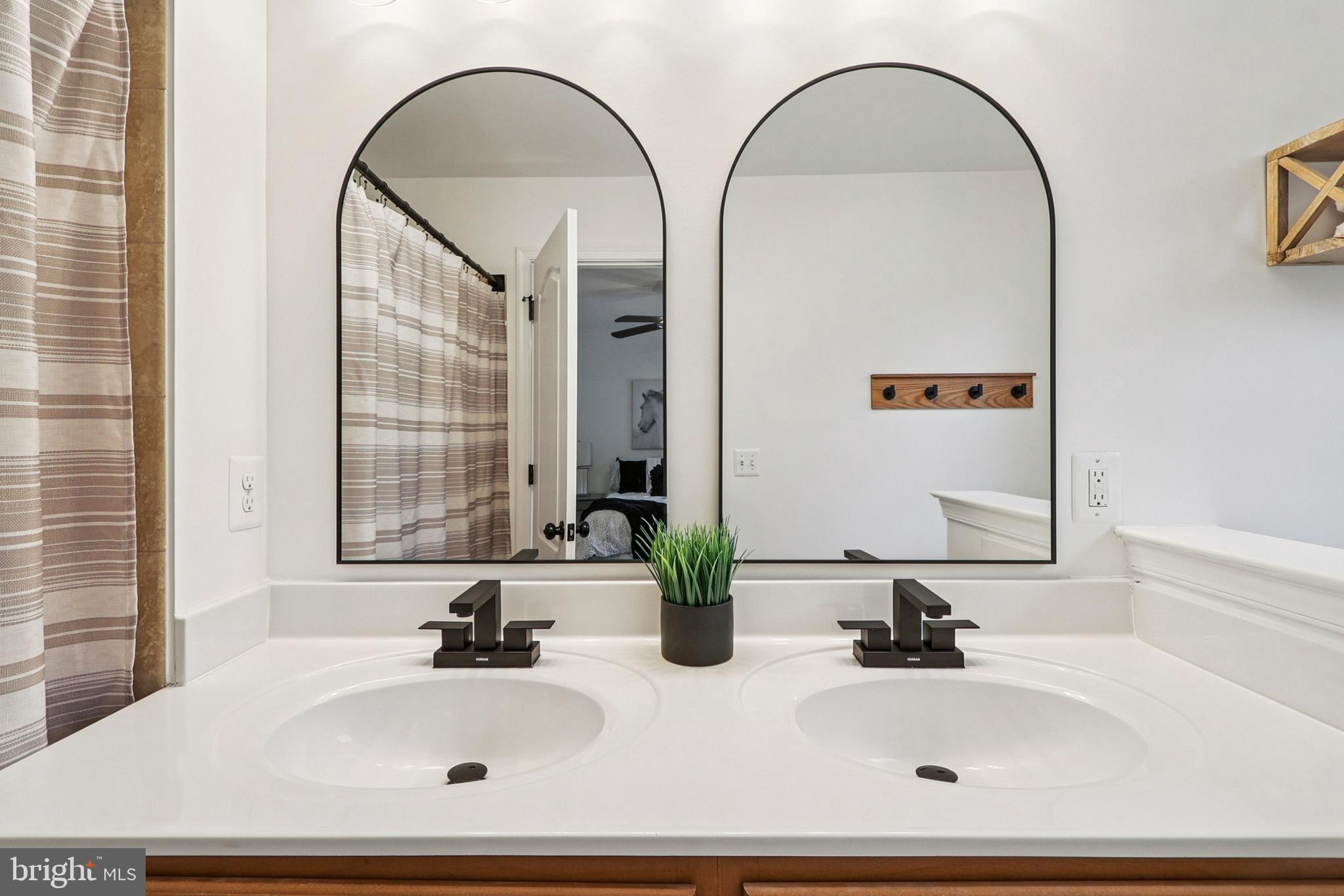 TRIANGLE HIGHLANDS CONDO - Residential