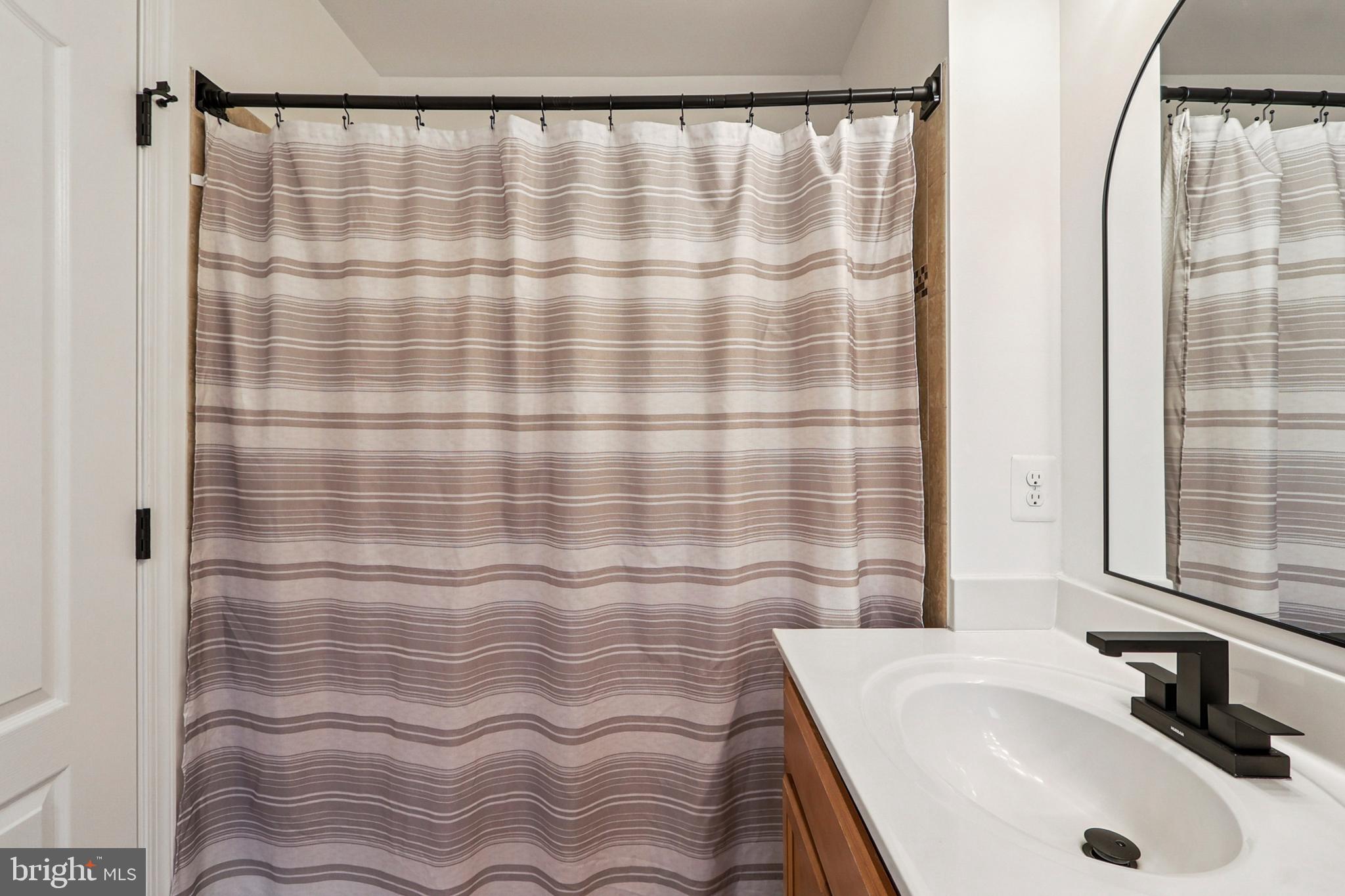 TRIANGLE HIGHLANDS CONDO - Residential