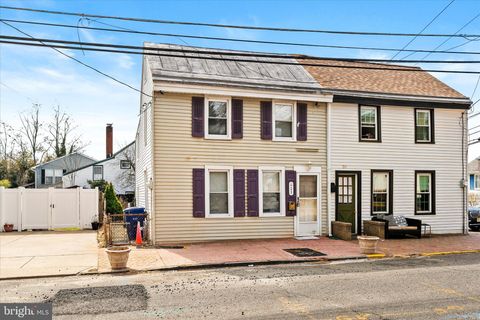 Townhouse For Sale - 22 Brainerd Street<br/> MOUNT HOLLY, NJ 08060