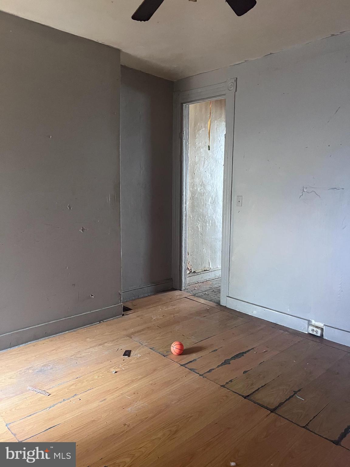 1637 N FULTON AVENUE