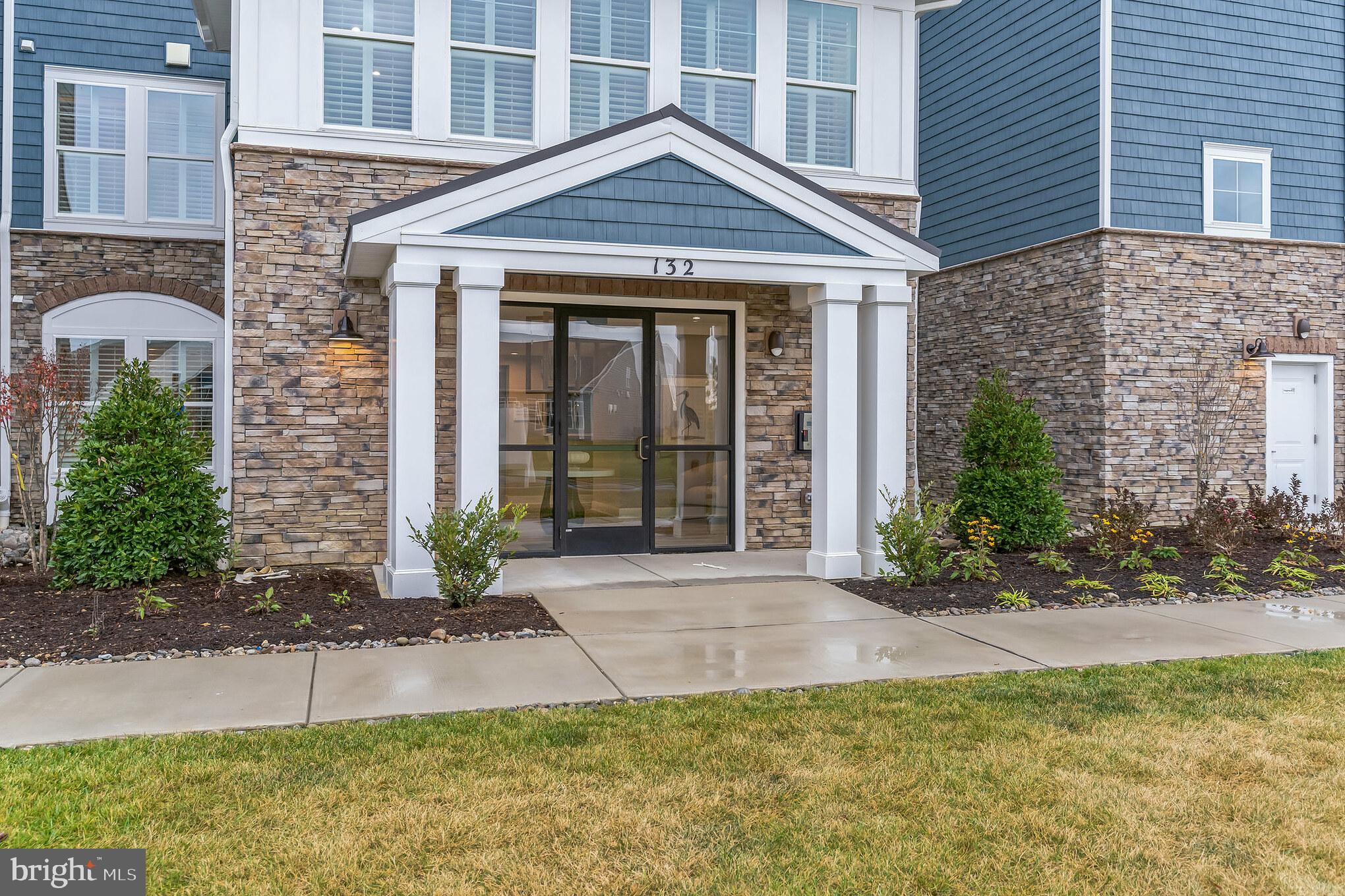 FOUR SEASONS AT KENT ISLAND - Residential