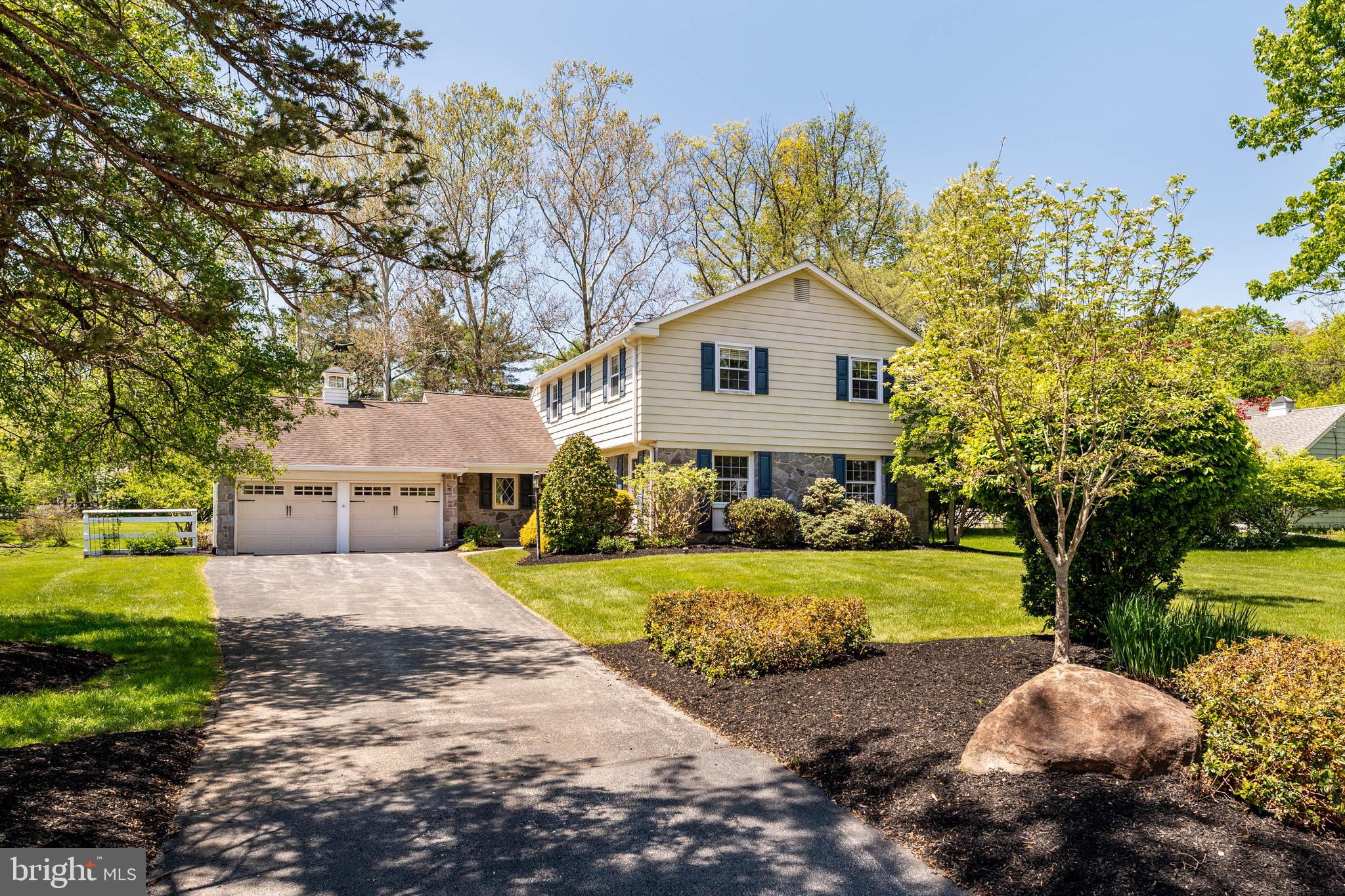 590 WATFORD LANE