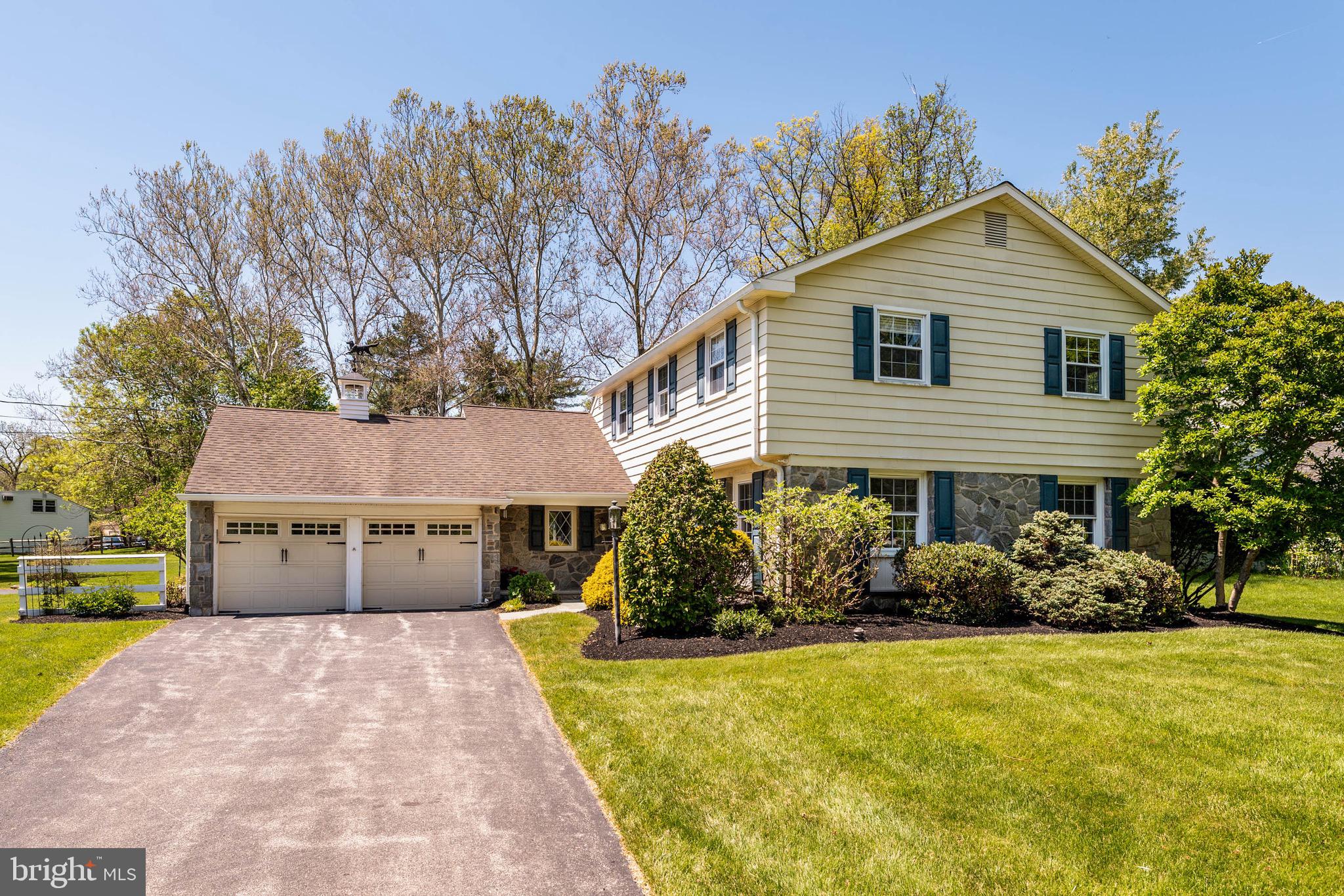 590 WATFORD LANE