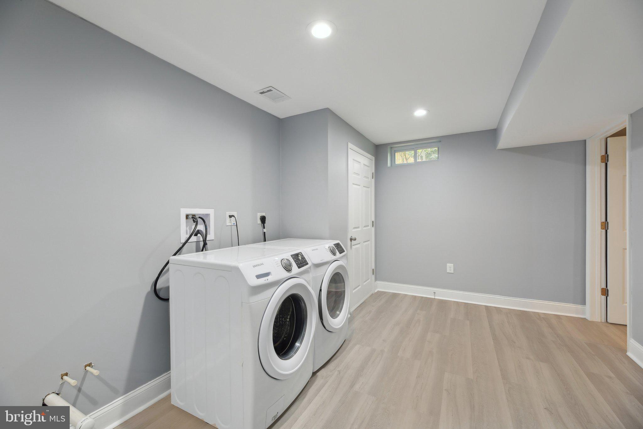 AMBER MEADOWS - Residential