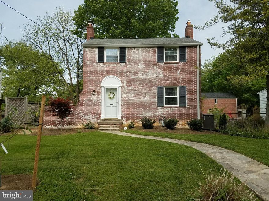 Adorable Bethesda Colonial -an alternative to an apartment. Painted w/new windows and beautiful wood floors throughout. Living room with fireplace, separate dining room and kitchen on 1st floor. New counters and floor in kitchen. 2 bedrooms and full bath on upper level. Unfinished basement. Quiet backyard with patio. Close to transportation and Friendship Heights.  

Available July 9th.