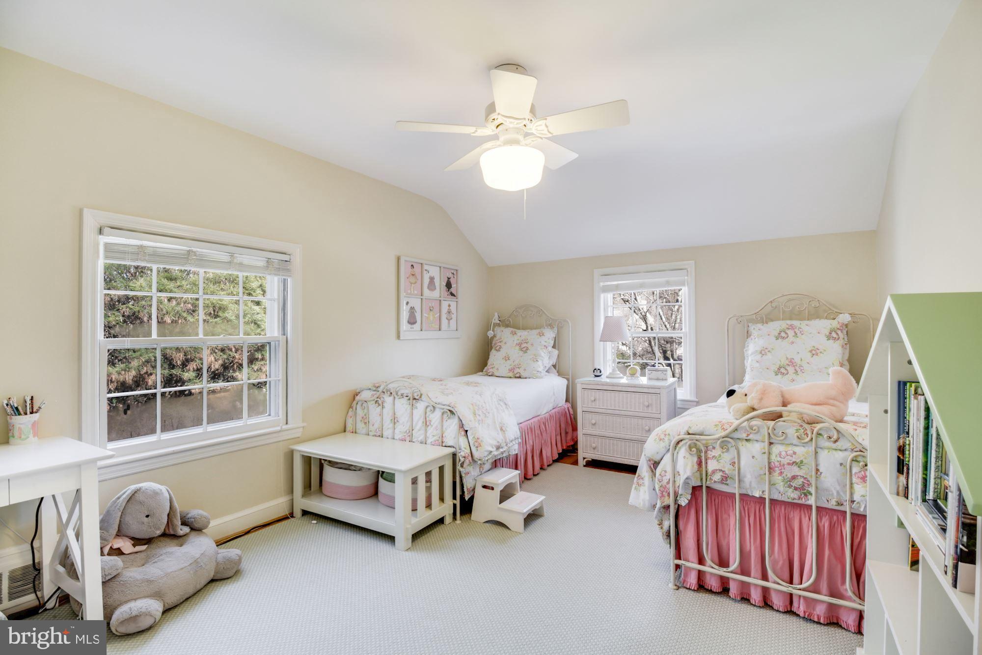 WOODACRES - Residential