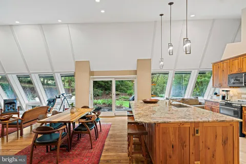 9706 Beach Mill Road, Great Falls, VA MLS: VAFX2272764