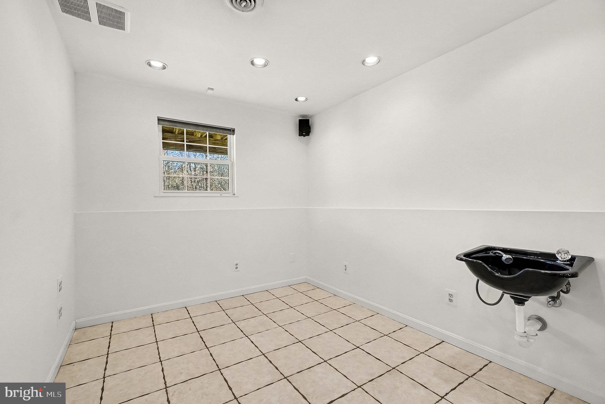 SENECA GARDENS - Residential