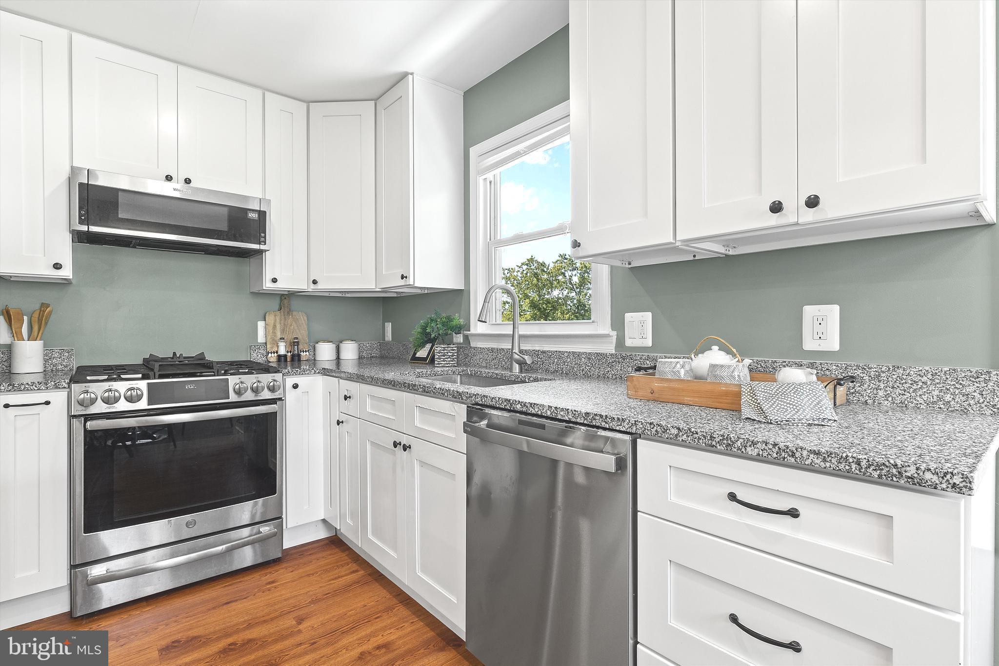 JEFFERSON MANOR - Residential