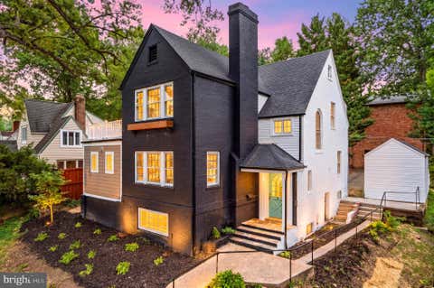 Photo of 1006 26th Street S, ARLINGTON, VA 22202 (MLS # VAAR2076552)
