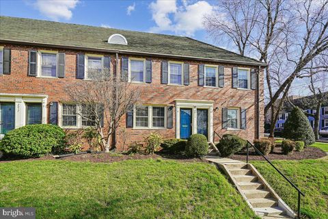 Photo of 2015 38th Street SE #B, WASHINGTON, DC 20020 (MLS # DCDC2252924)