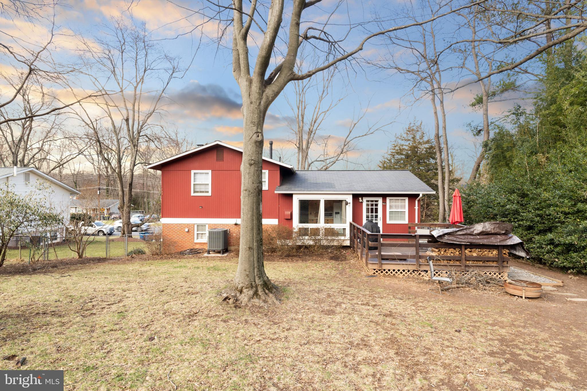 FAIRFAX VILLA - Residential