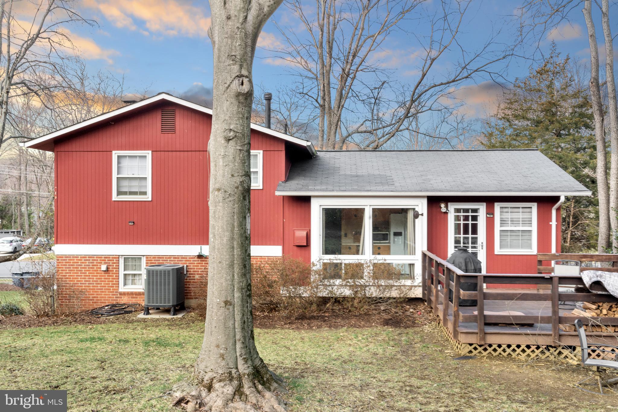 FAIRFAX VILLA - Residential