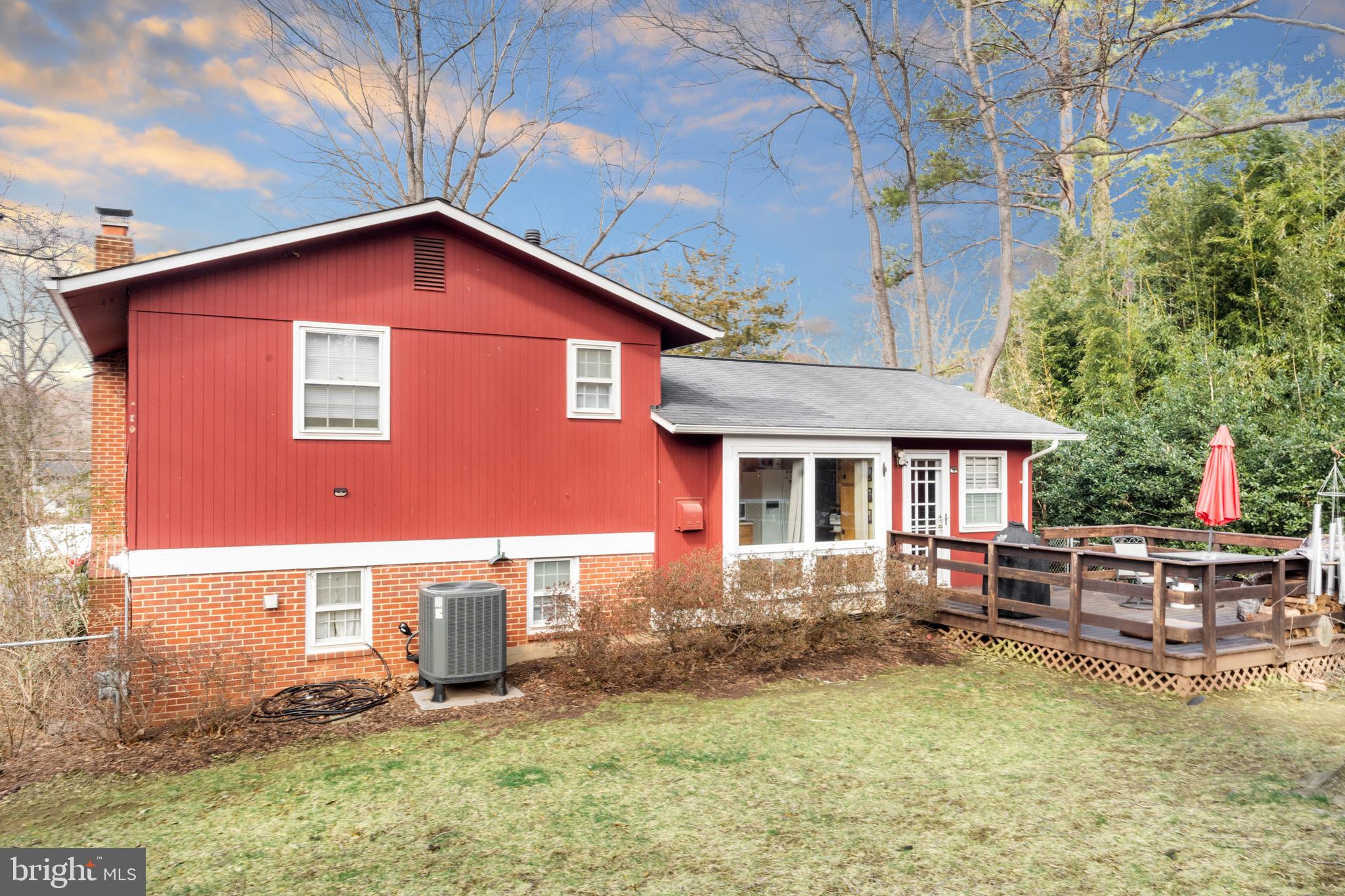 FAIRFAX VILLA - Residential