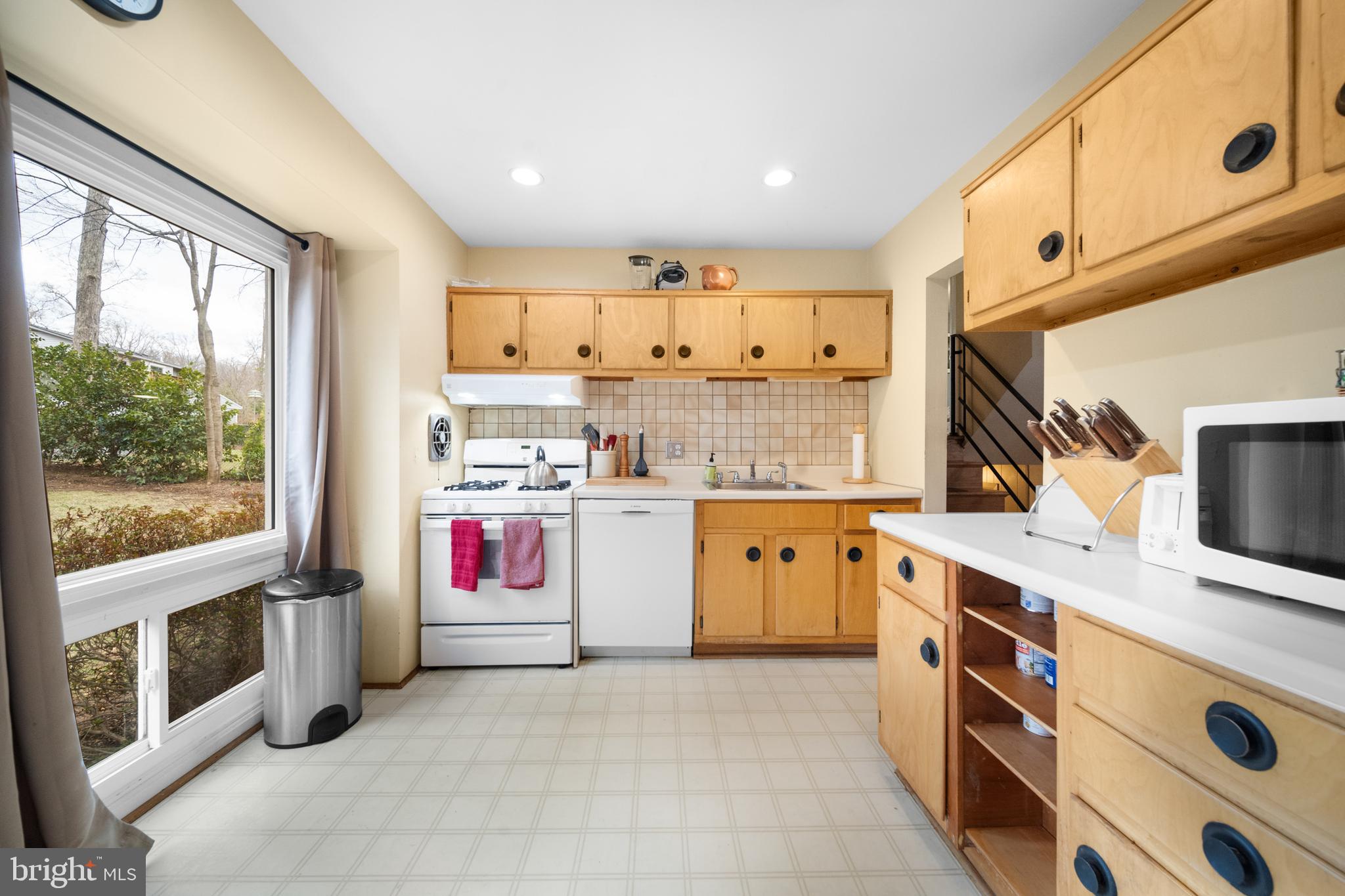 FAIRFAX VILLA - Residential