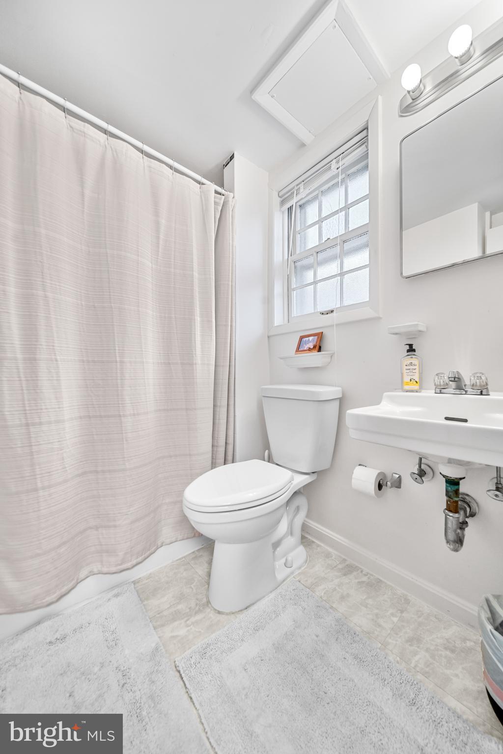 FAIRFAX VILLA - Residential