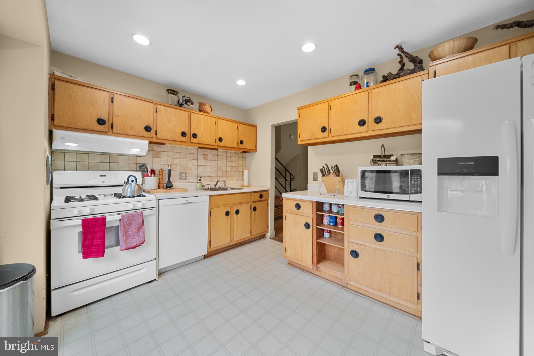 FAIRFAX VILLA - Residential