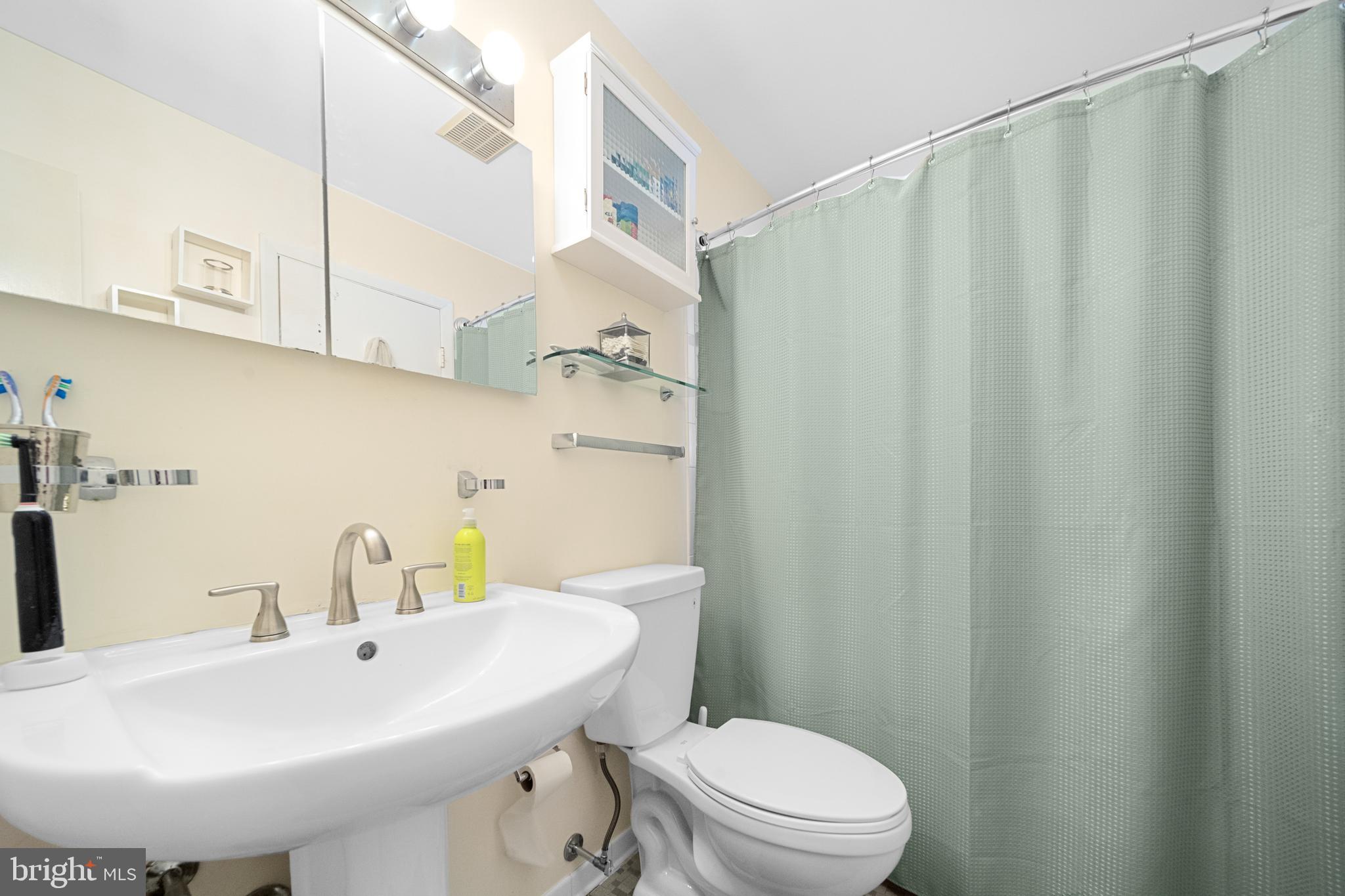 FAIRFAX VILLA - Residential