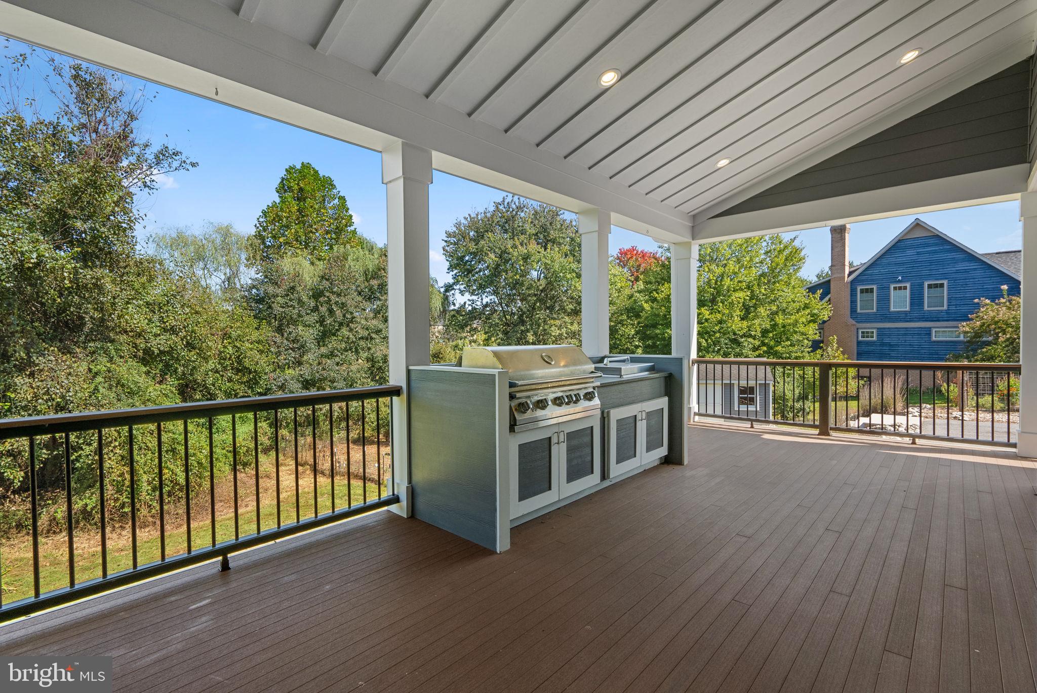 ALLNUTT FARMS ESTATES - Residential