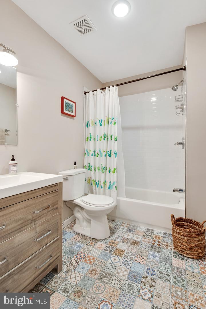 WALNUT HILL - Residential