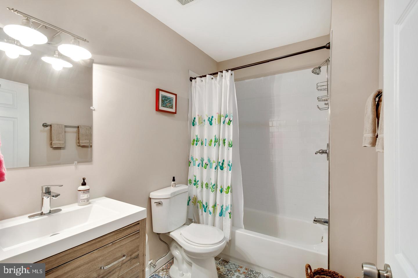 WALNUT HILL - Residential