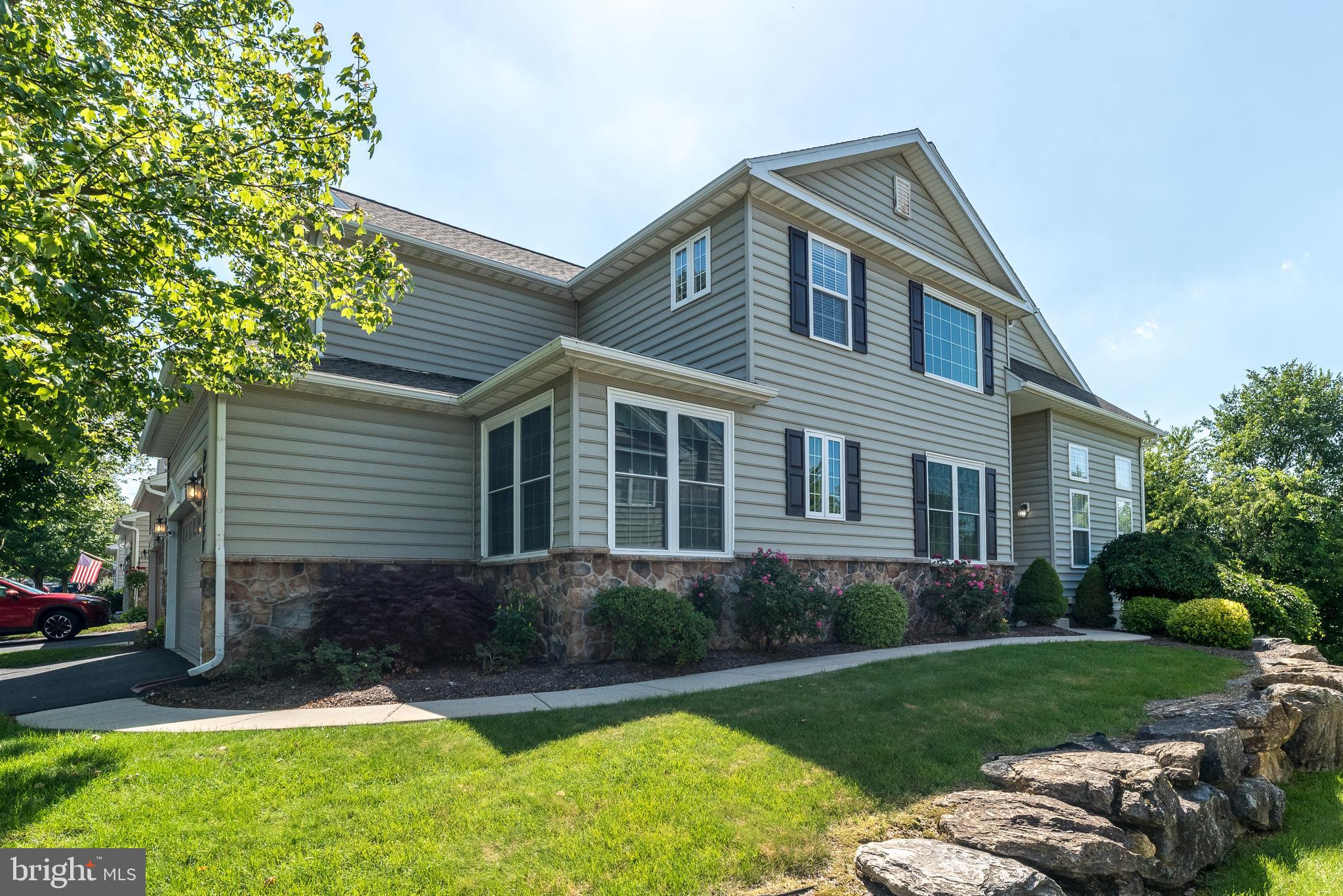 1501 LEXINGTON WAY