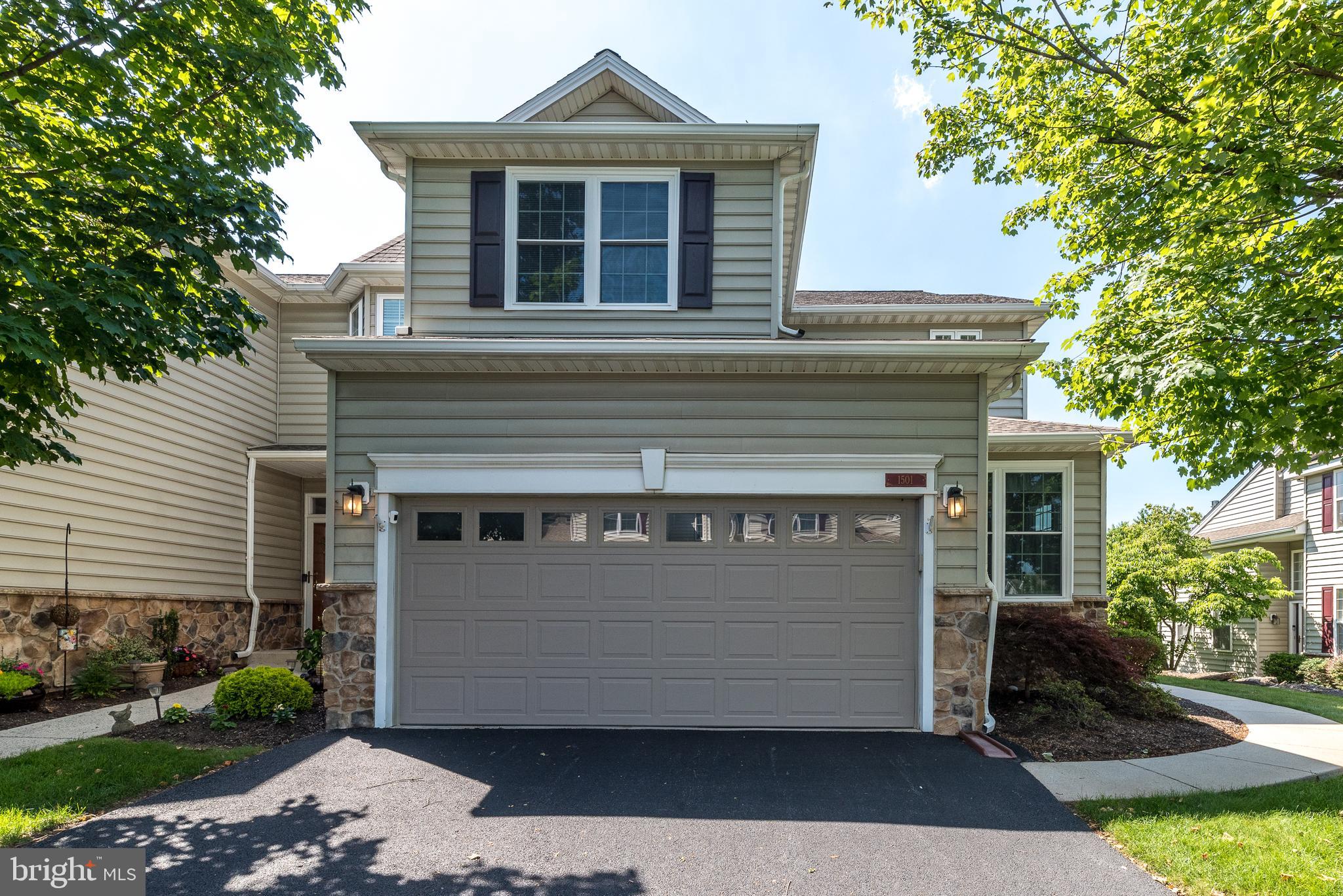 1501 LEXINGTON WAY