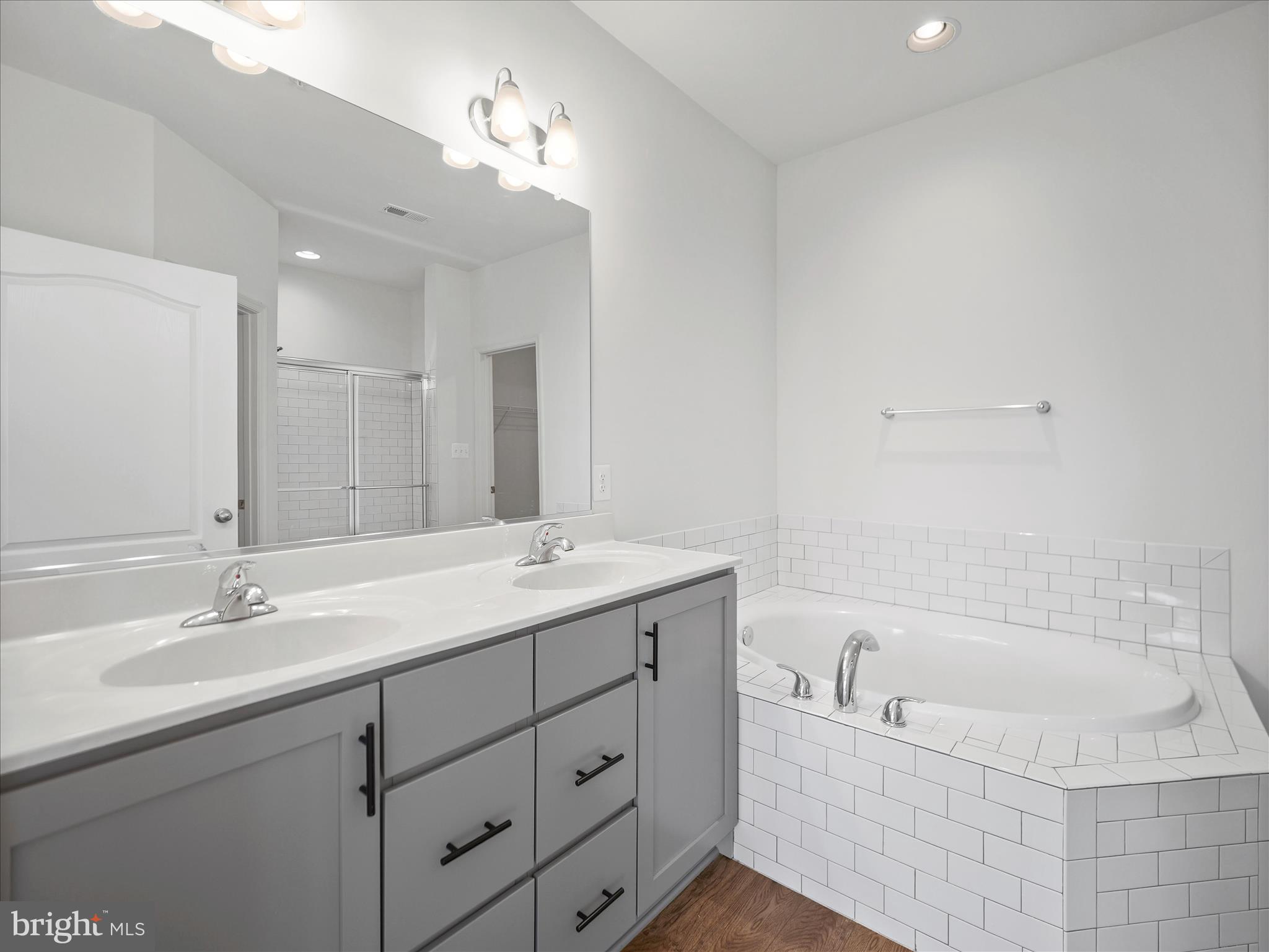 VILLAS AT GATEWAY - Residential