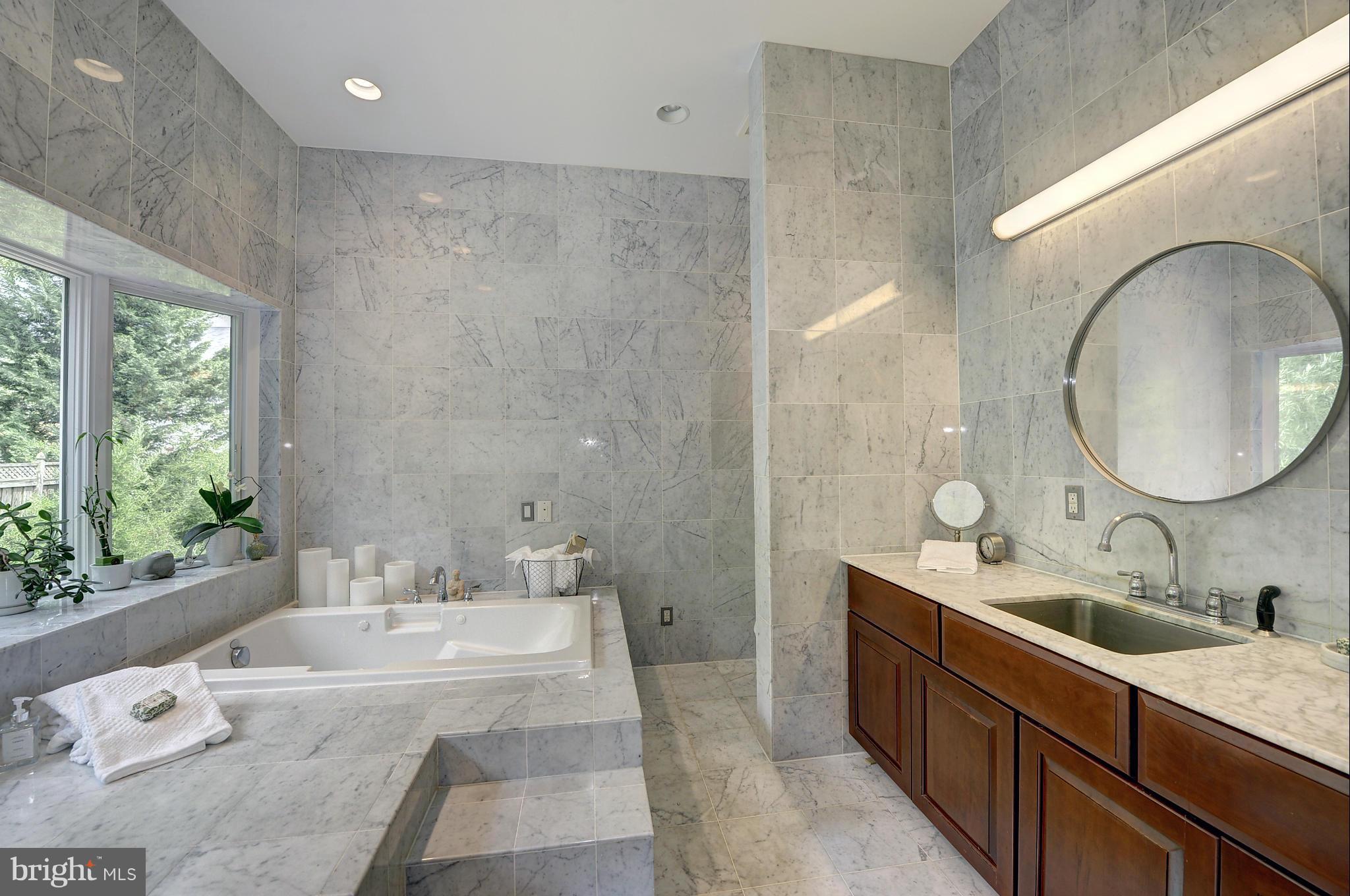 ARLINGTON RIDGE - Residential