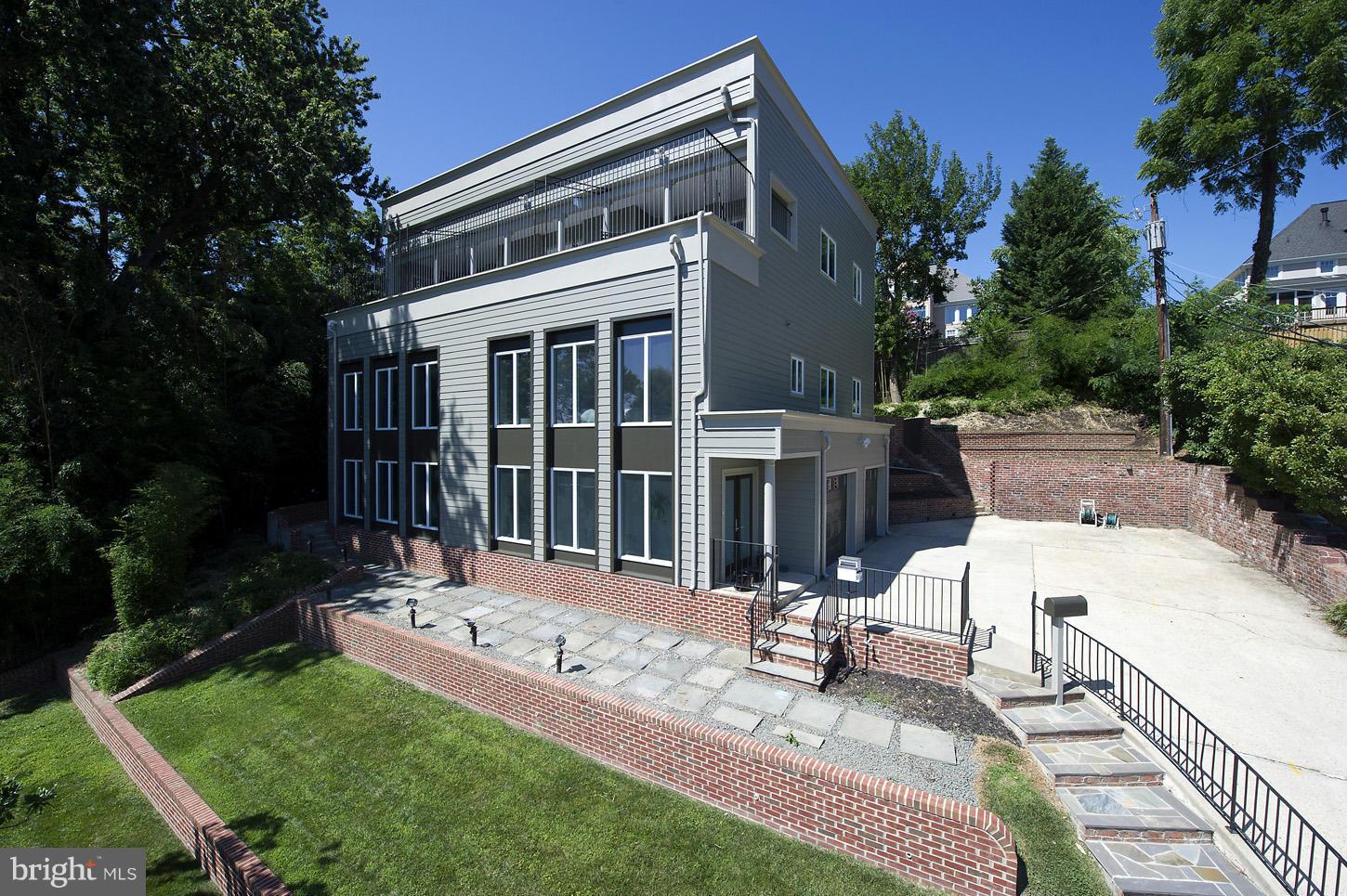 ARLINGTON RIDGE - Residential