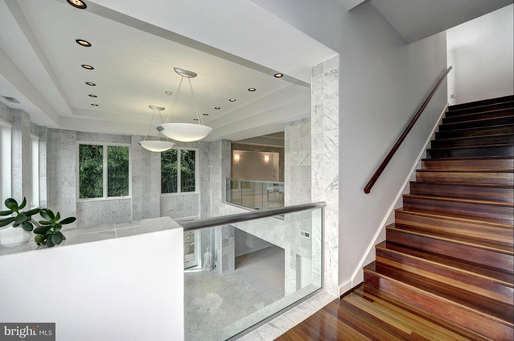 ARLINGTON RIDGE - Residential