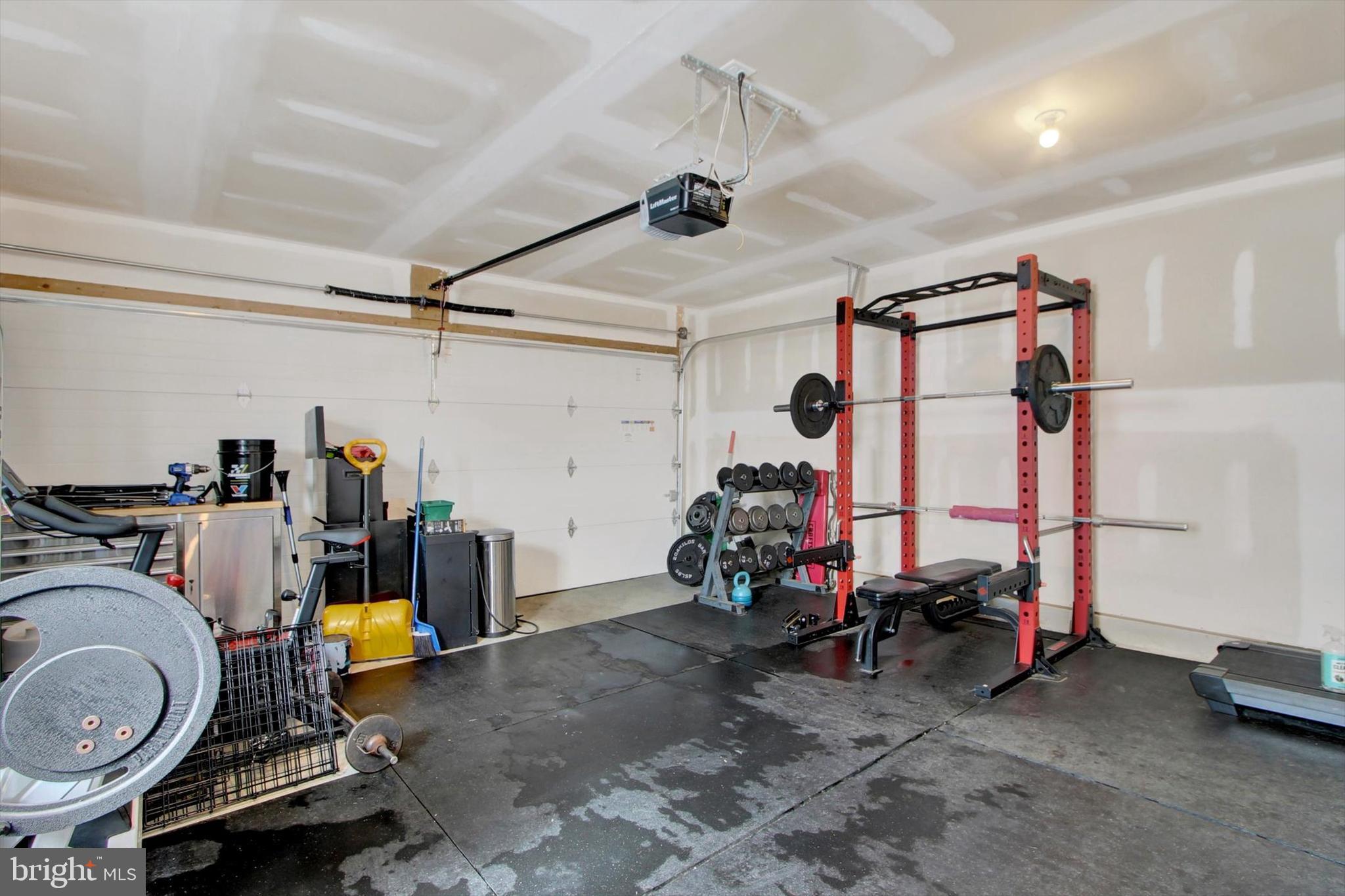 WINDY HEIGHTS, THE NEW - Residential