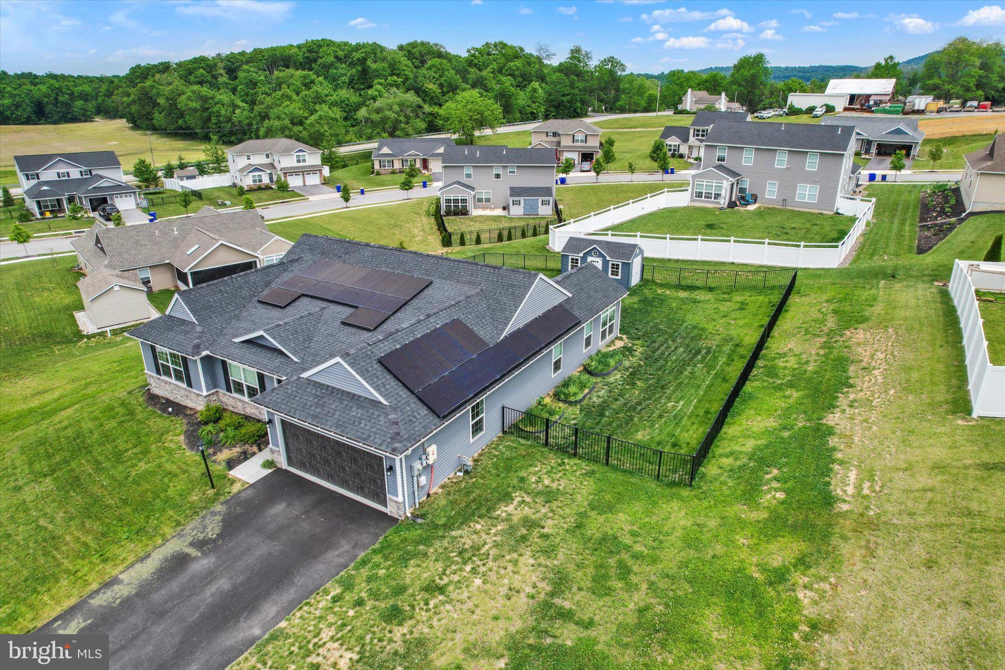 WINDY HEIGHTS, THE NEW - Residential