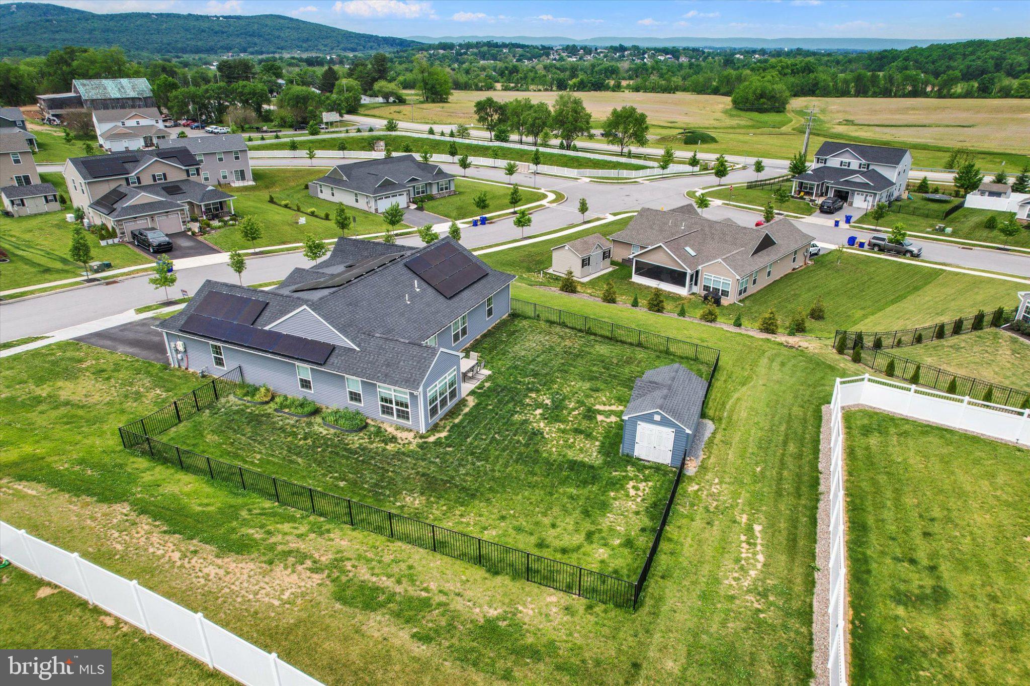 WINDY HEIGHTS, THE NEW - Residential