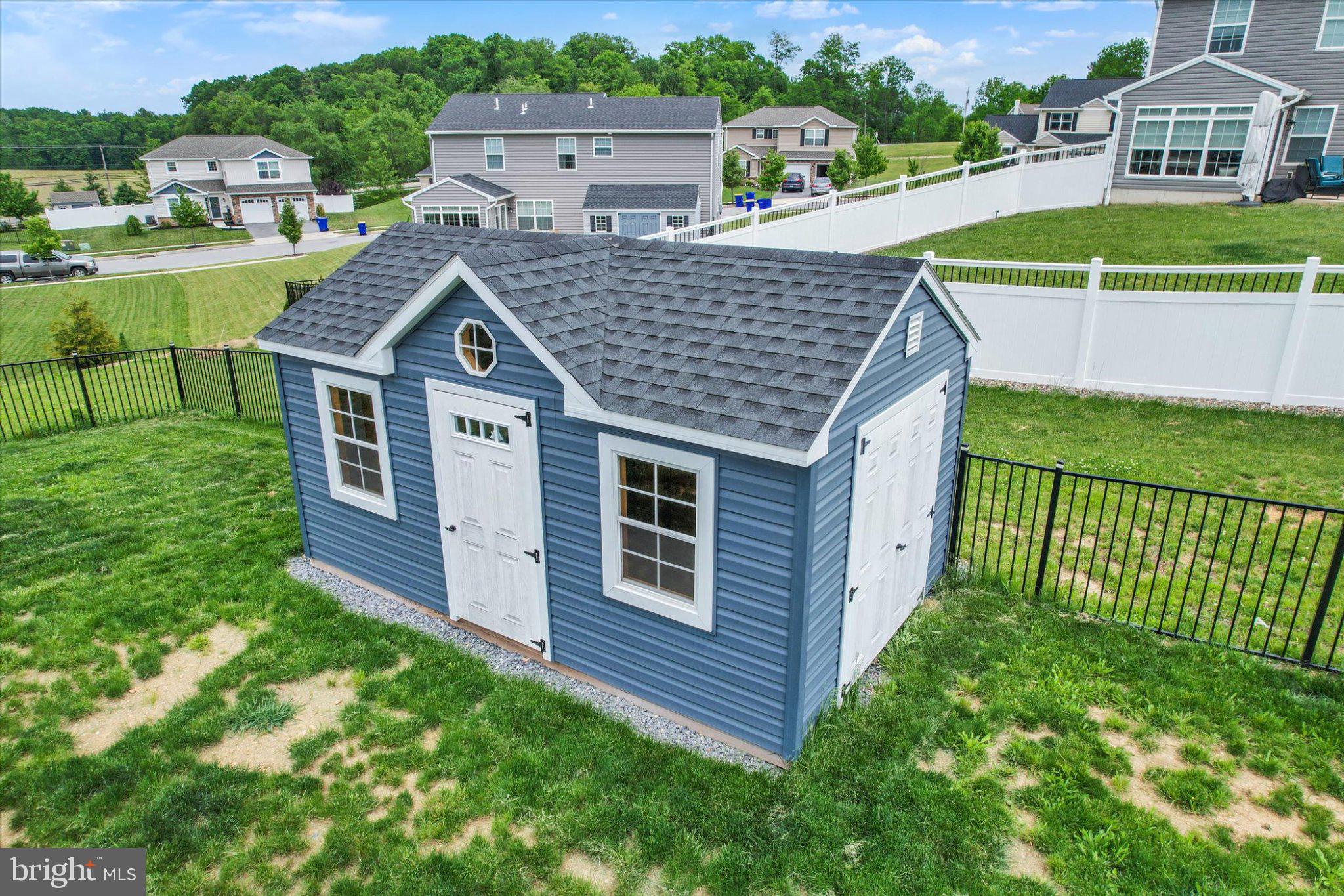 WINDY HEIGHTS, THE NEW - Residential