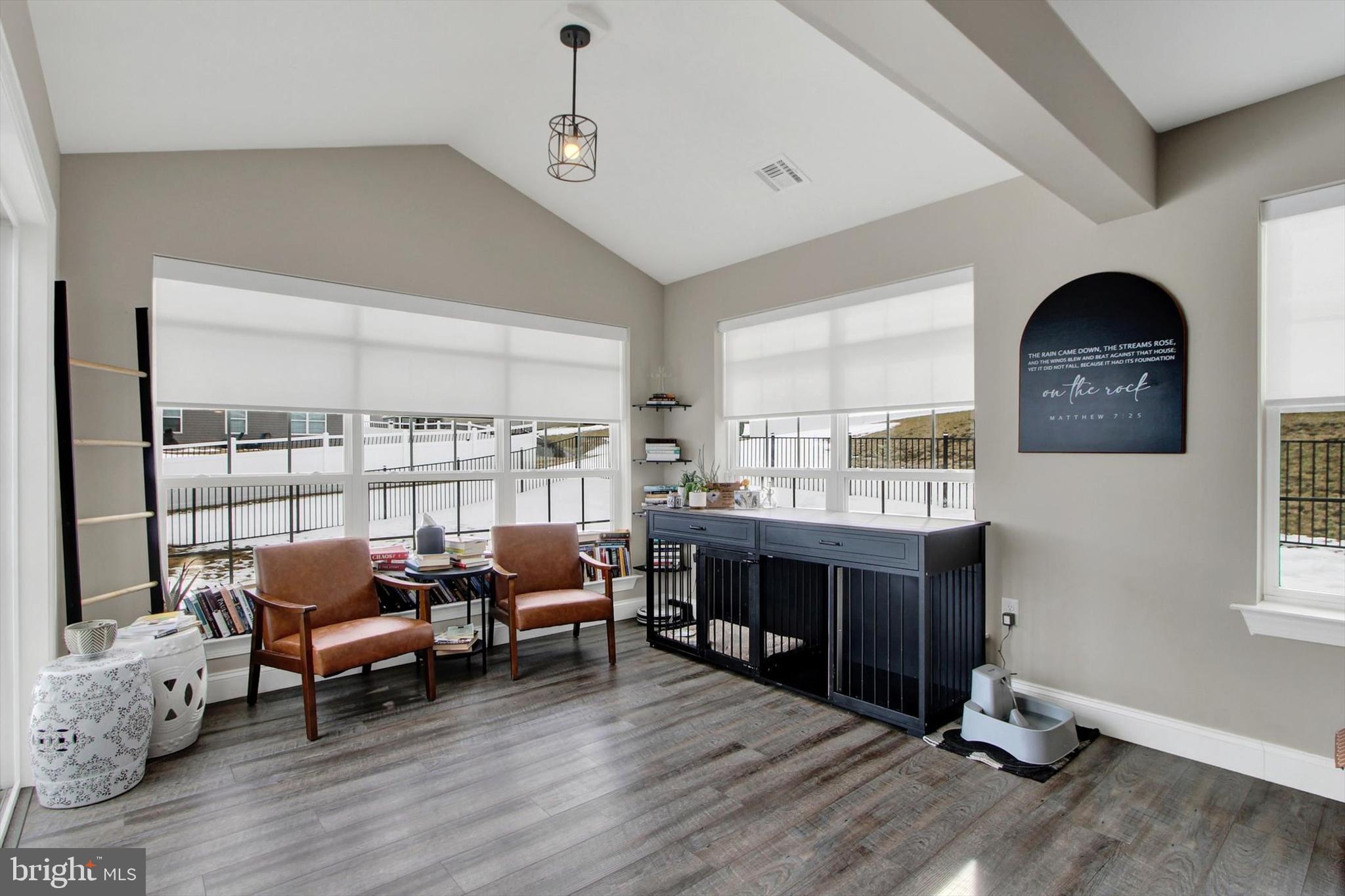 WINDY HEIGHTS, THE NEW - Residential