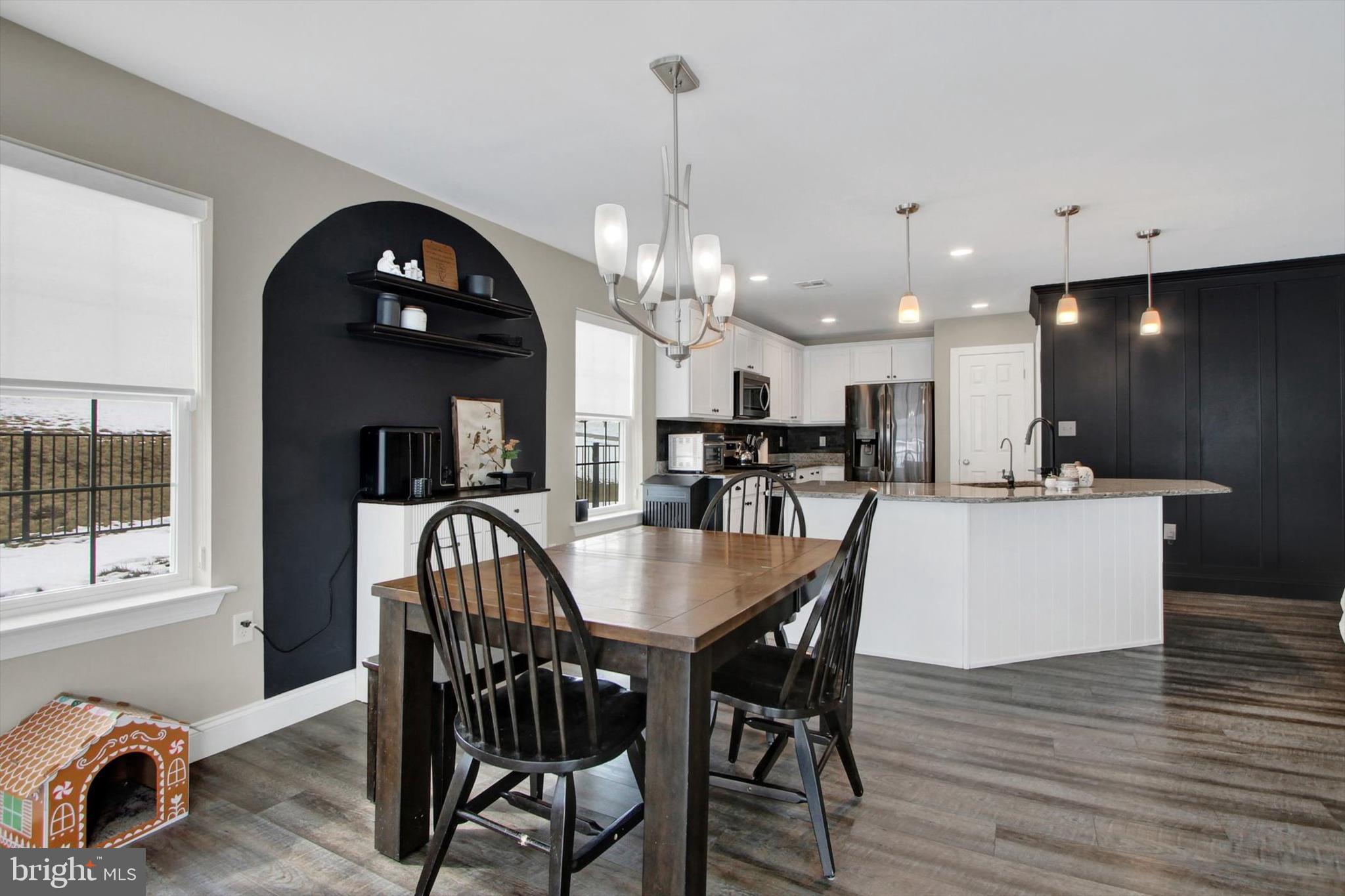 WINDY HEIGHTS, THE NEW - Residential