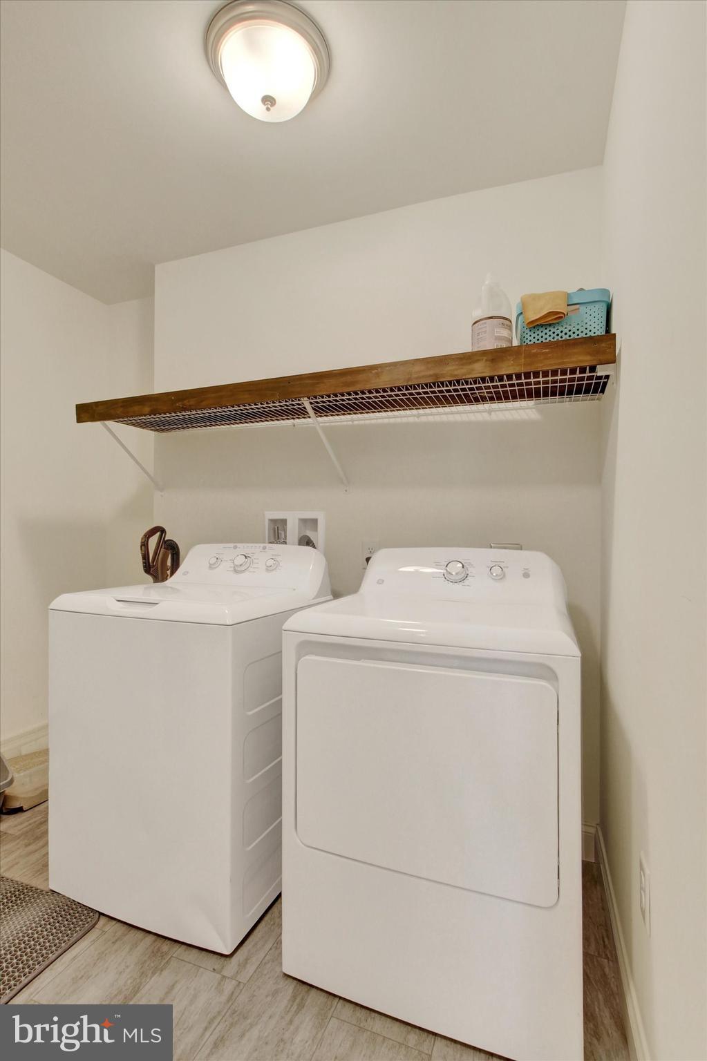 WINDY HEIGHTS, THE NEW - Residential